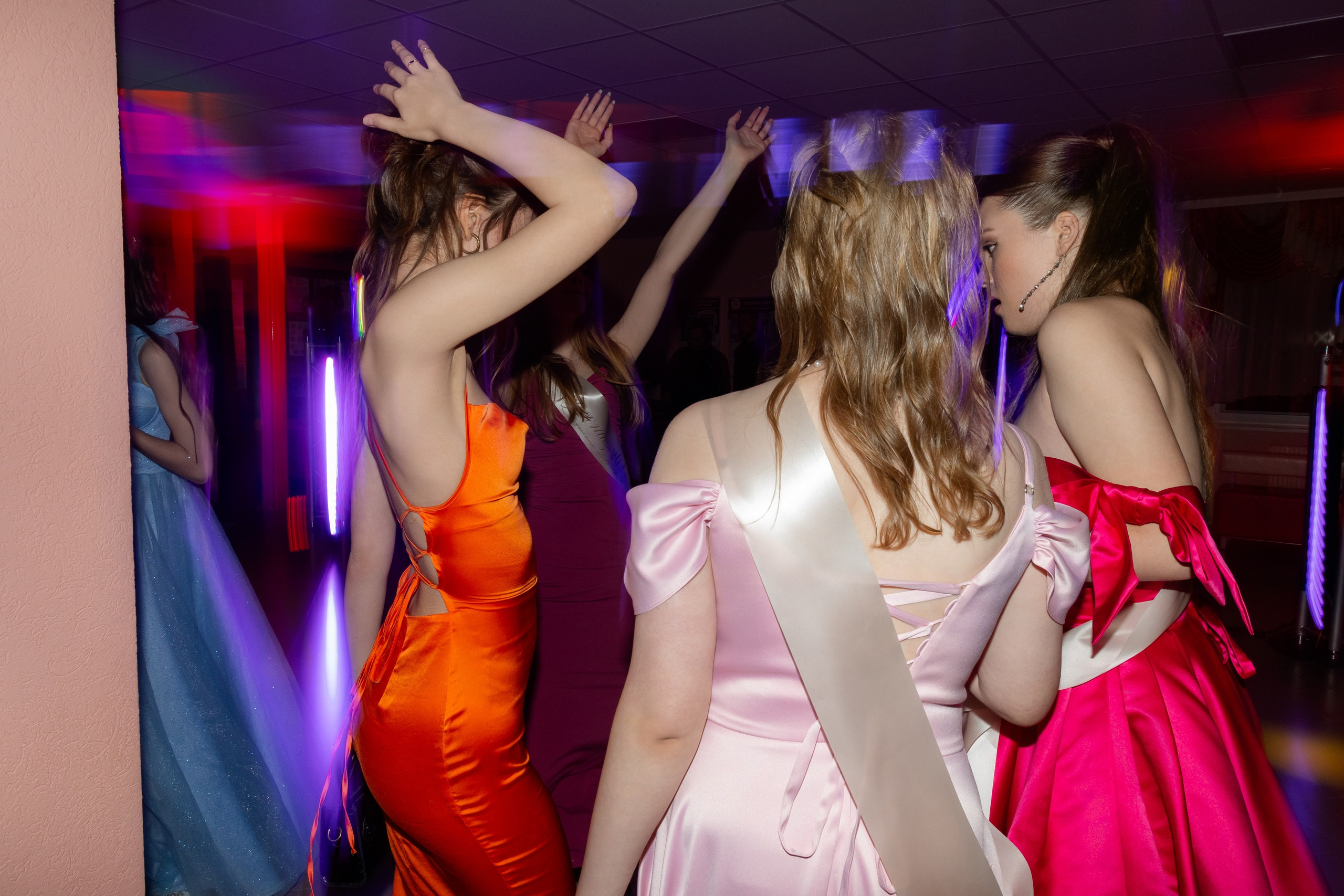 Школьный выпускной 2025 год в Минске, Беларуси. Свадебный фотограф в Минске/Беларуси Сергей Спиридонов