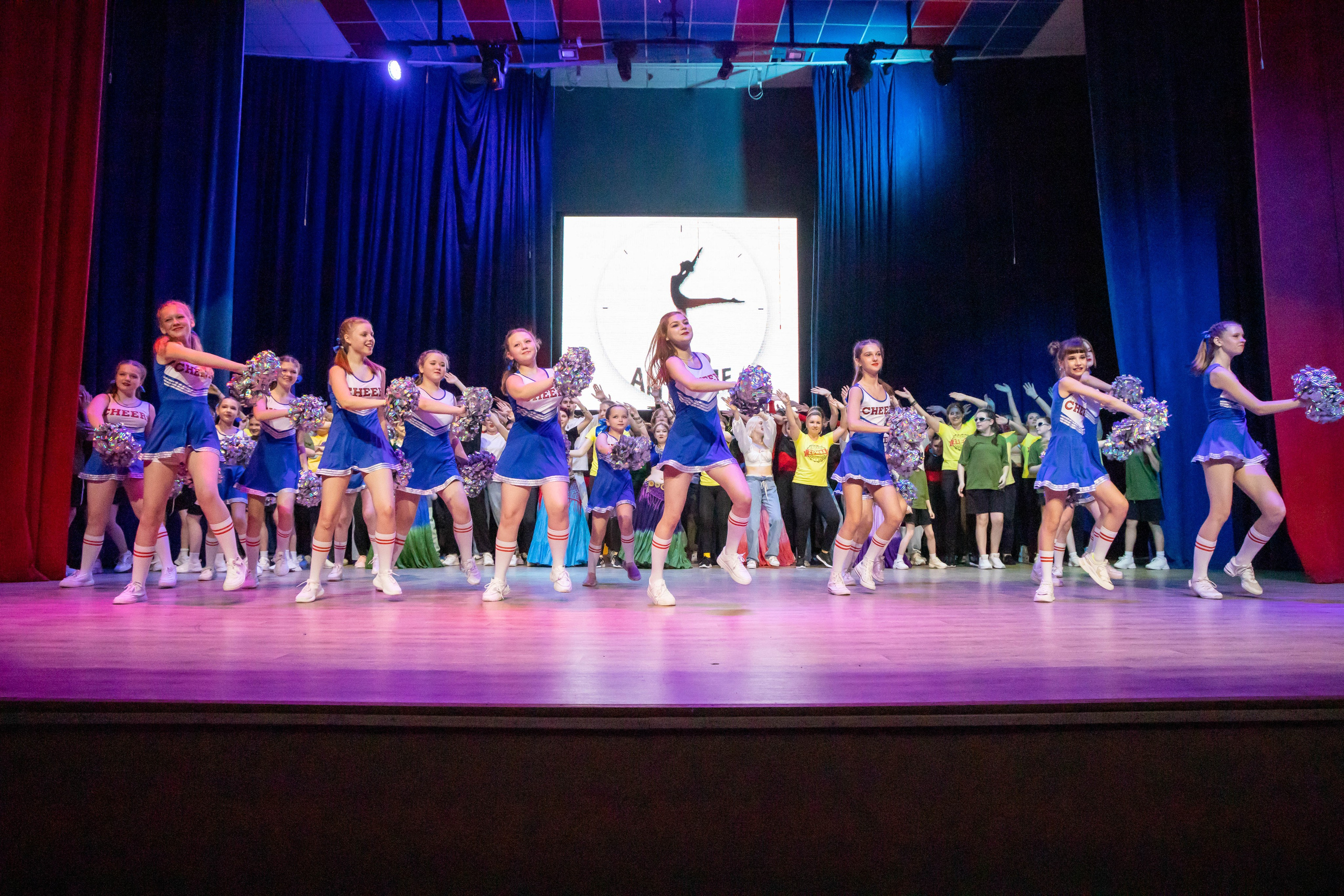 Танцевальное выступление. Свадебный фотограф в городе Подольск МО и Москва Крылова Ирина