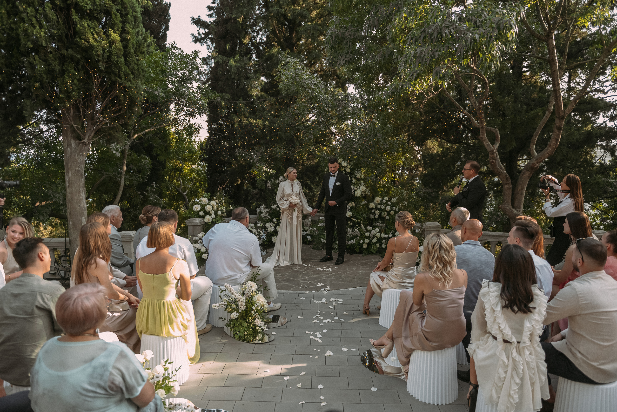 Свадебная фотосессия на вилле в Крыму. Свадебный и семейный фотограф в Симферополе Дарья Маркова