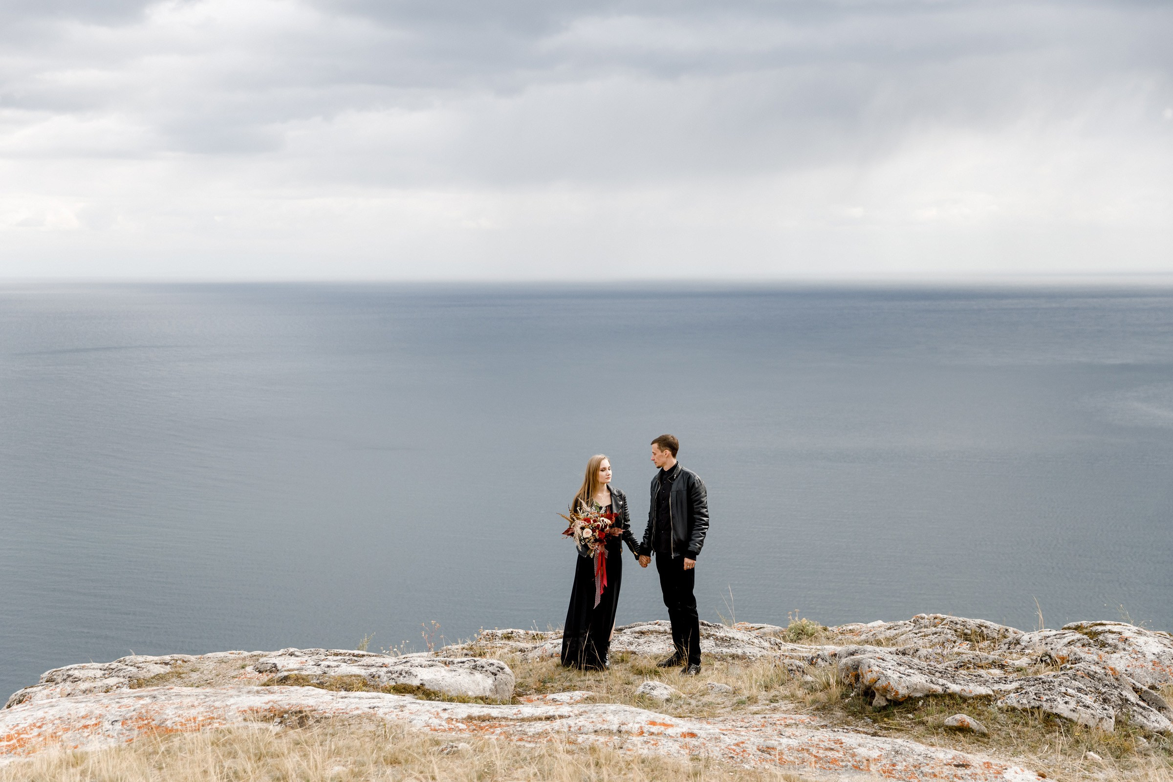 Полина и Женя. Лес, кожанки и 2 дня кайфа. Свадебный фотограф в Иркутске Сапаров Александр