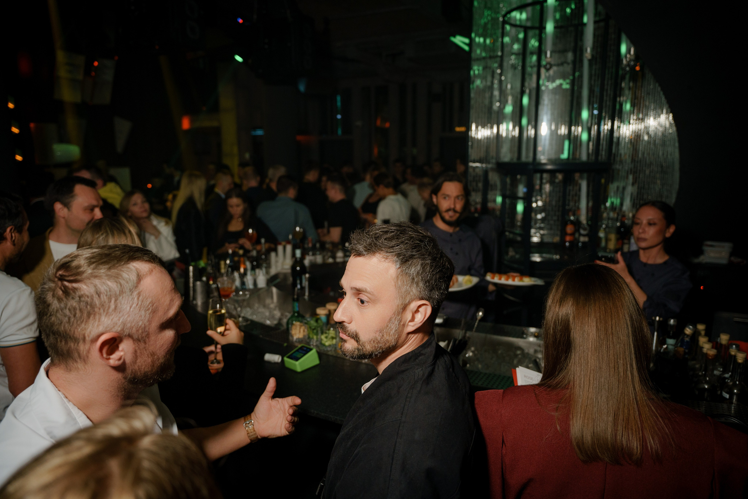 Вечеринка OSNOVATELI.LIVE репортажный фотограф Саша Дружинина. Репортажный фотограф в Москве Саша Дружинина