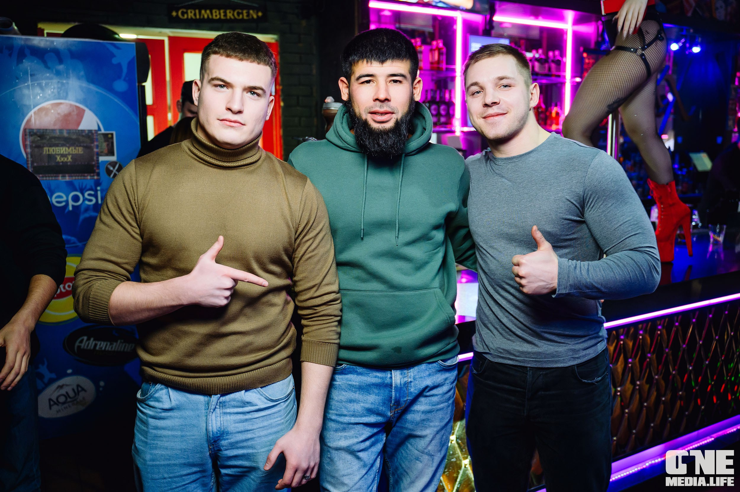 Пятничная туса в XxxX. One Media Life: фоторепортажи, фотоотчеты с мероприятий и заведений