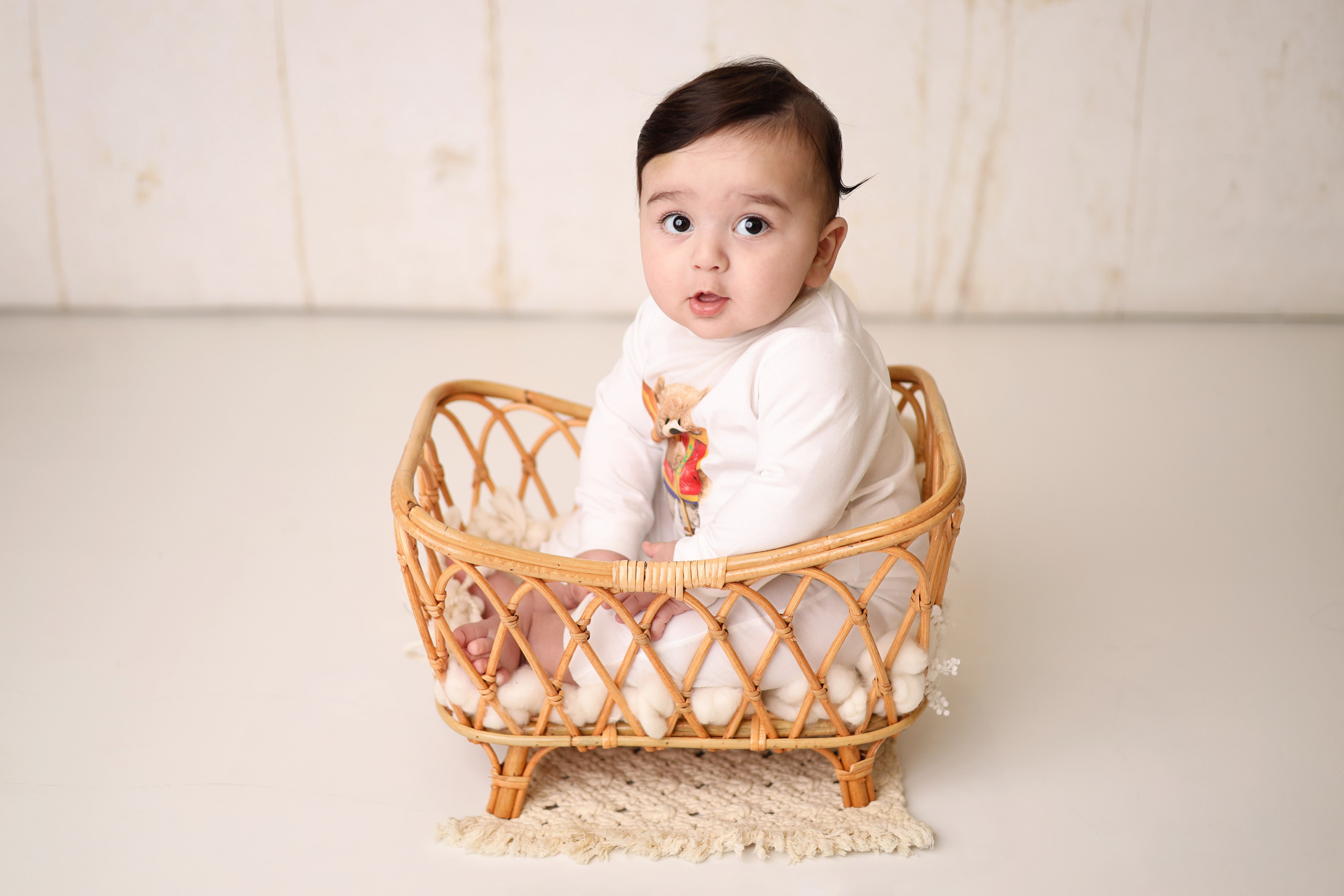 Азнавуру 6 месяцев. Фотограф новорожденных Москва. Ньюборн фотограф Москва