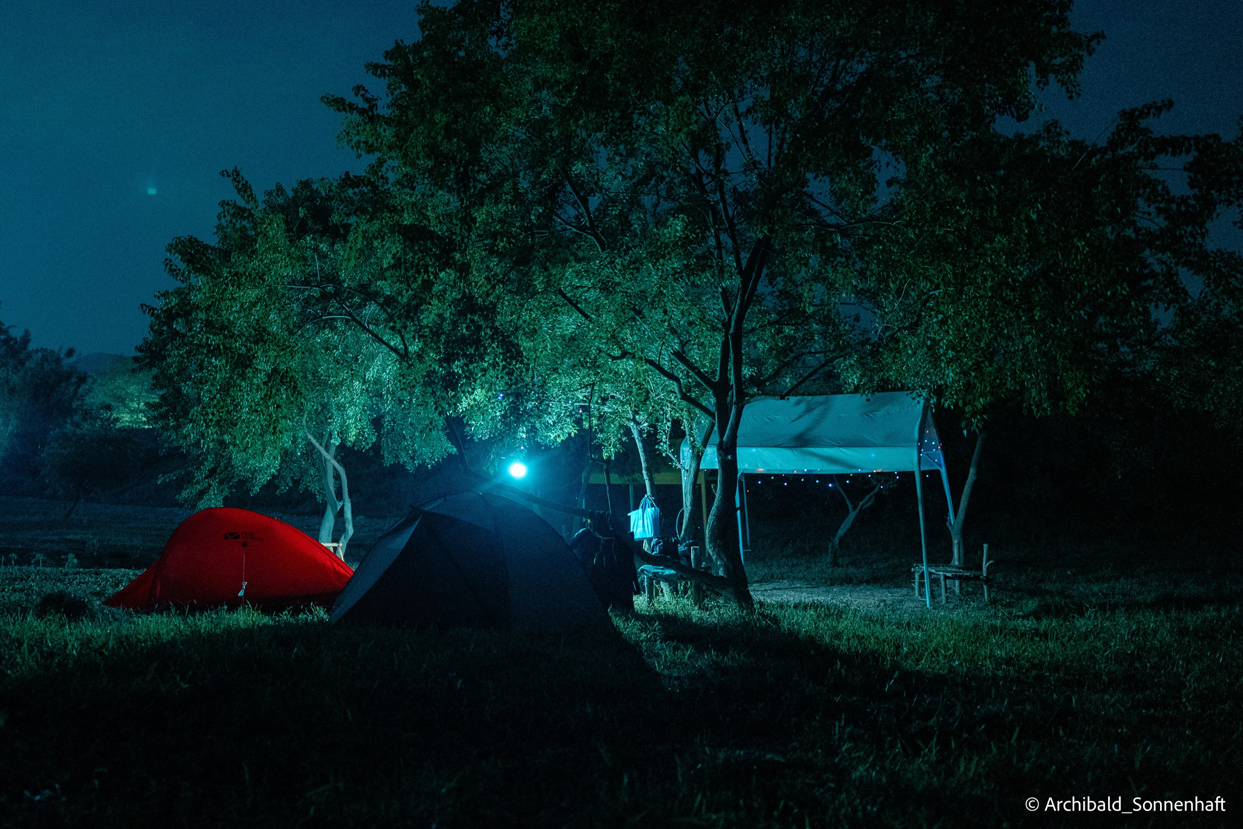 Weekend kayaking trip. Photographer in Guangzhou, China. Archibald Sonnenhaft