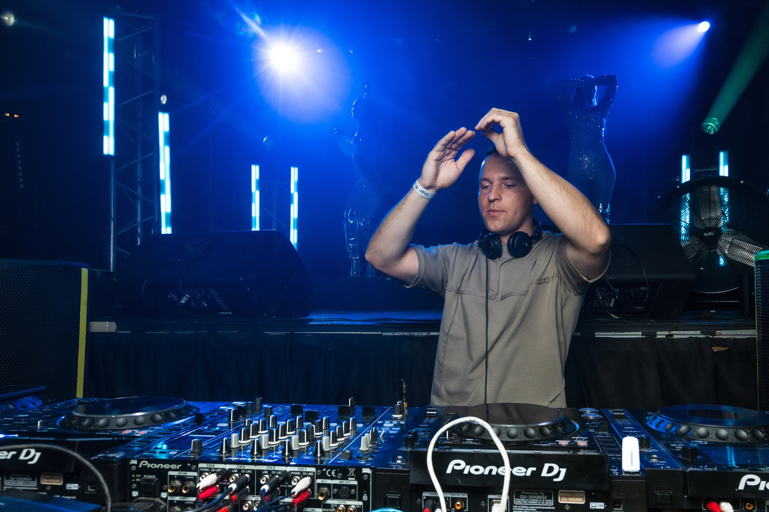 System Reality: Glow! в клубе Фабрика, Екатеринбург. Репортажный фотограф Екатеринбург | Яркий, качественный репортаж | Концерты, клубы, репортаж, праздники, корпоративы