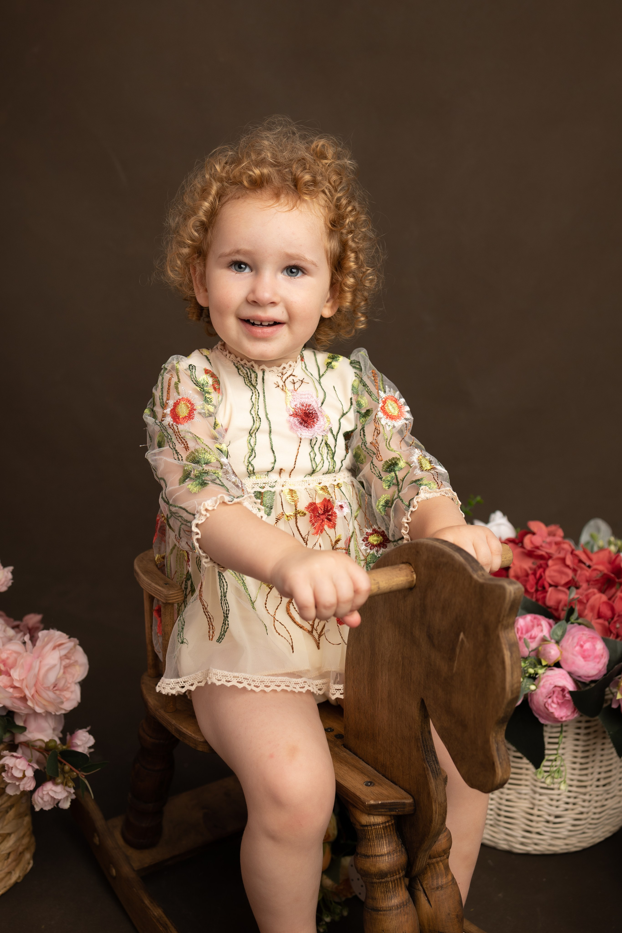 От 9 месяцев  - Фотограф новорожденных: магия детства в каждом снимке. Фотограф новорожденных: волшебные моменты первых дней жизни