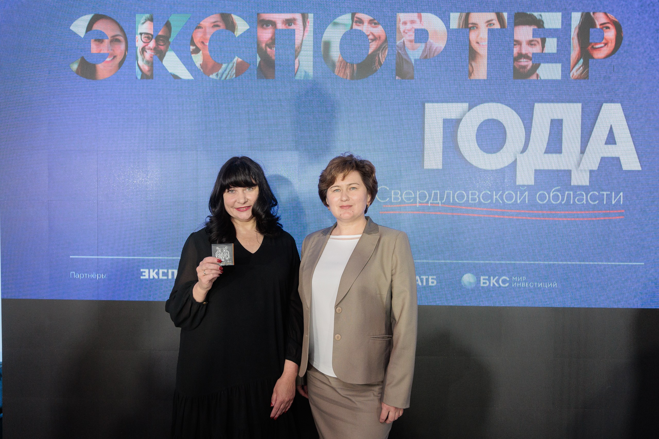 Фотограф для съемки награждения на корпоративной премии. Контент для бизнеса в Екатеринбурге Полдень Медиа