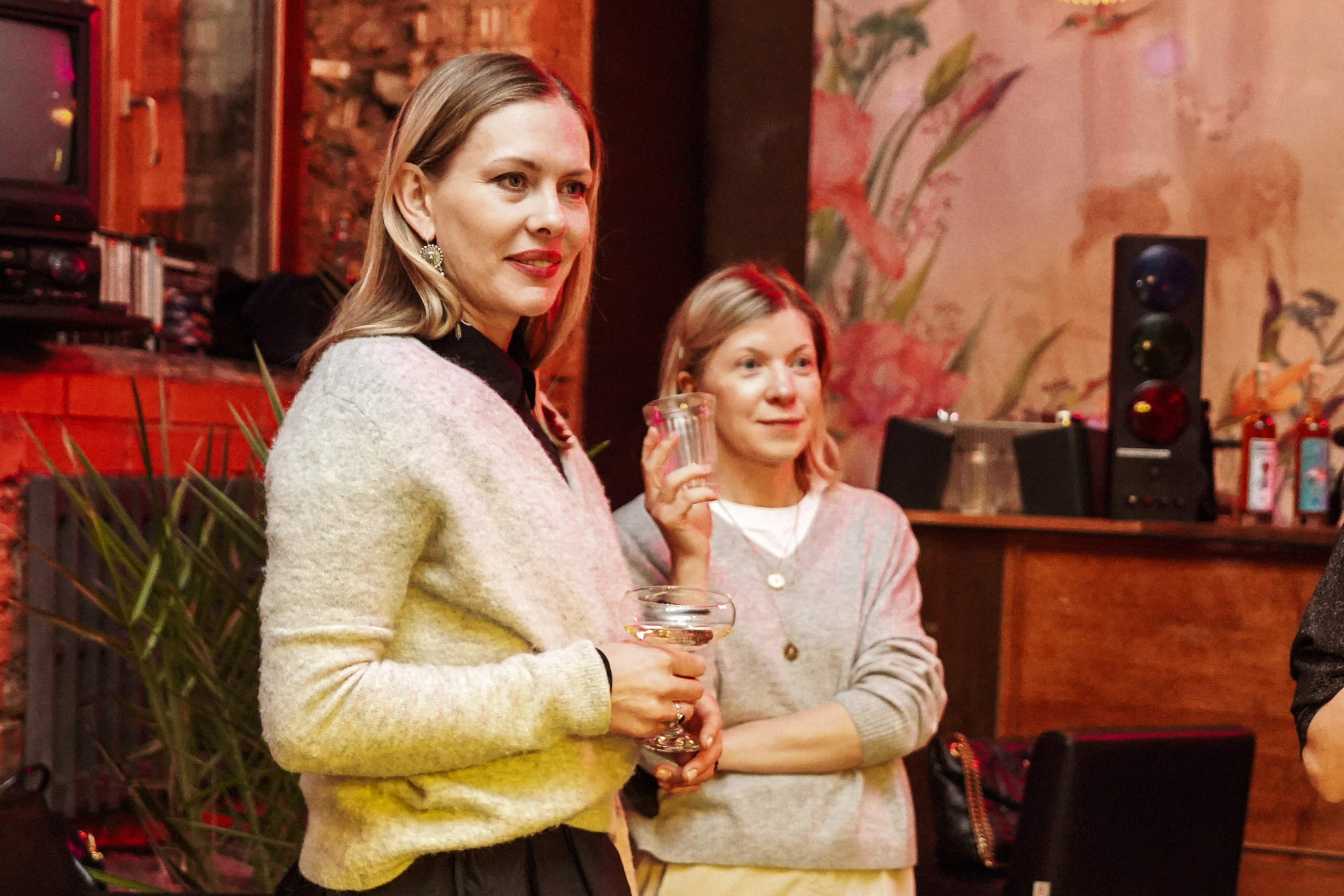 Бильярдная. ОЧЕНЬ ПЛОХОЙ ФОТОГРАФ