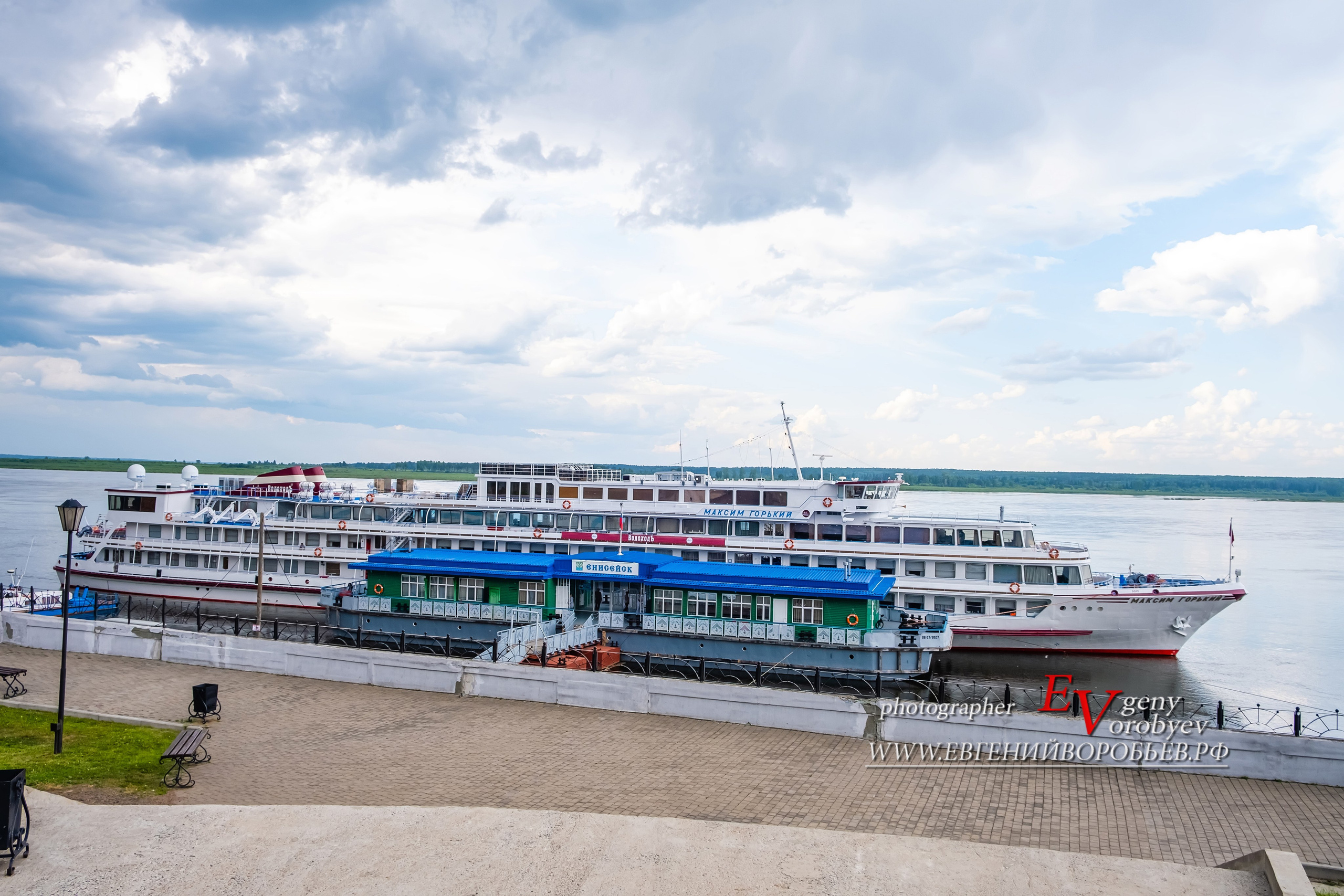 экскурсии Енисейск Красноярск аренда микроавтобуса трансфер индивидуальный тур фото набережная дегустация сибирской кухни интересные места что посмотреть куда сходить что посетить достопримечательности в Енисейске  храм церковь монастырь фототур  цена заказать экскурсию программа маршрут смотровые площадки видовые красивые места путешествие туристический маршрут 