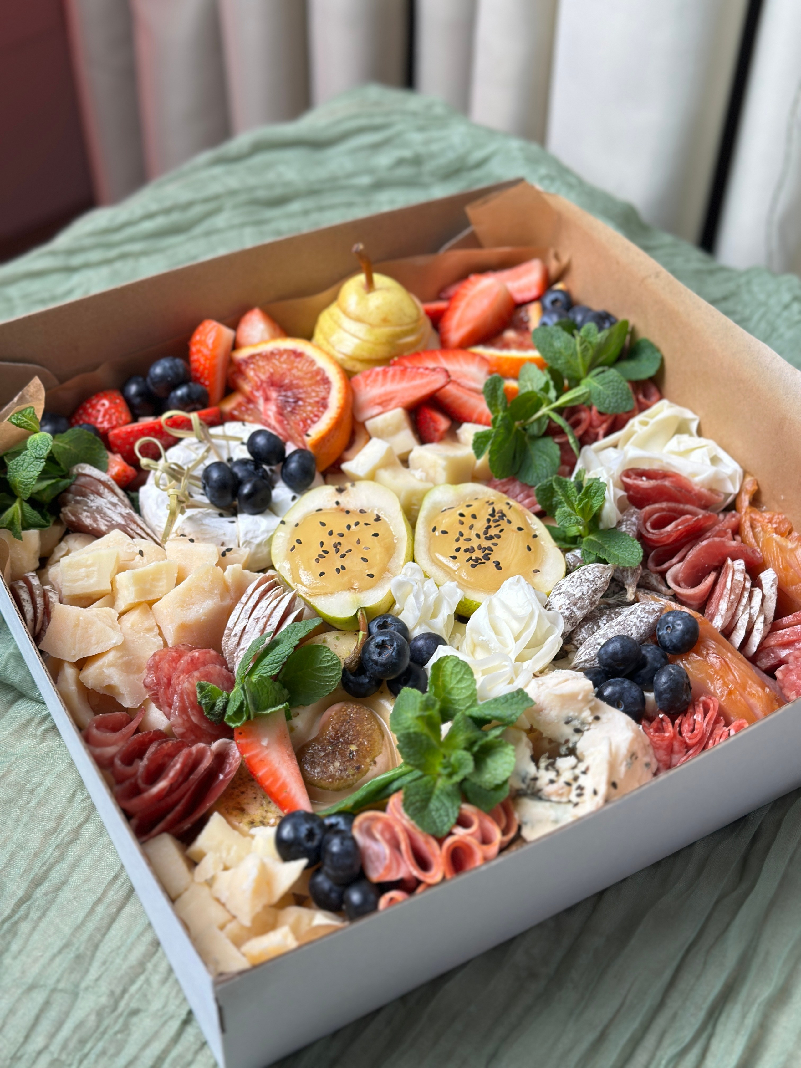 ГастроБоксы. Выездной кейтеринг, съедобные букеты, торты и сладости на заказ