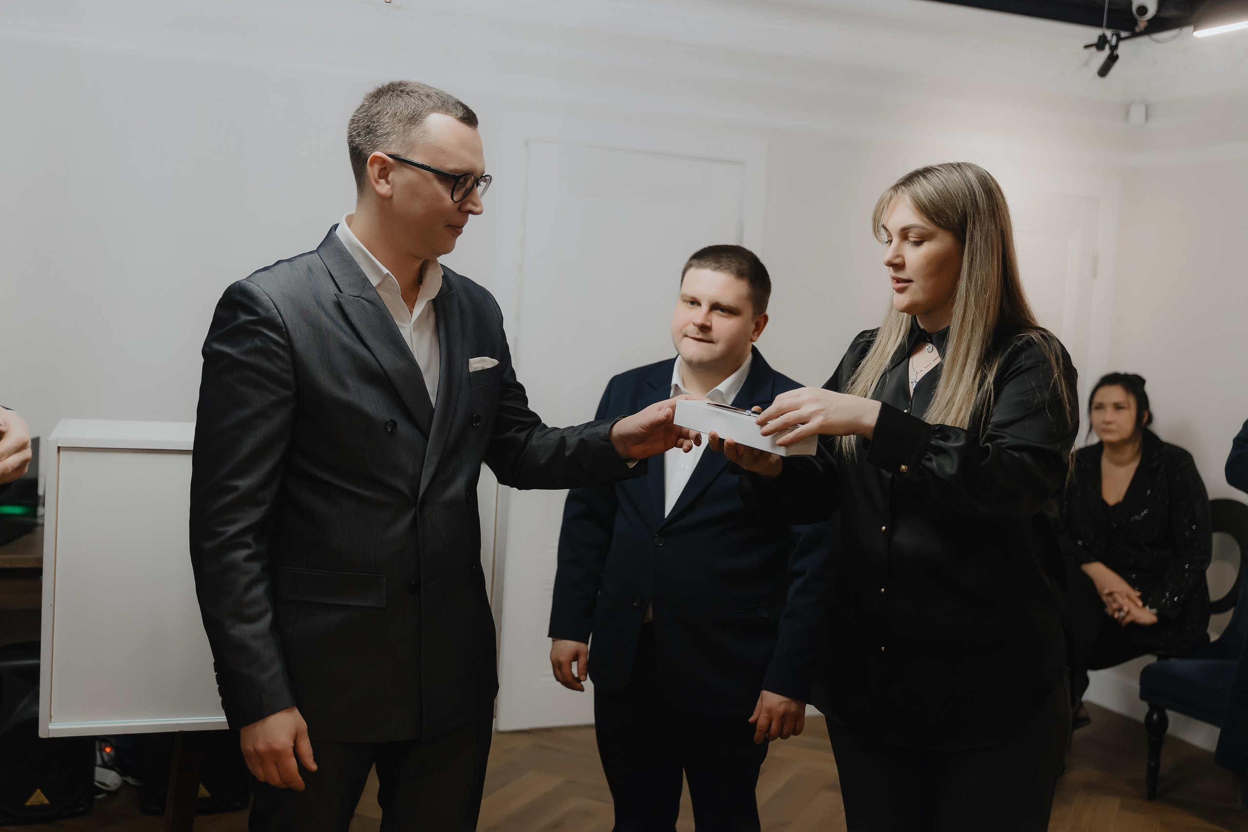 Открытие нового пространства интерьерного салона L. DECO в феврале 2025. L. Deco интерьерный салон. Краски/обои/лепной декор