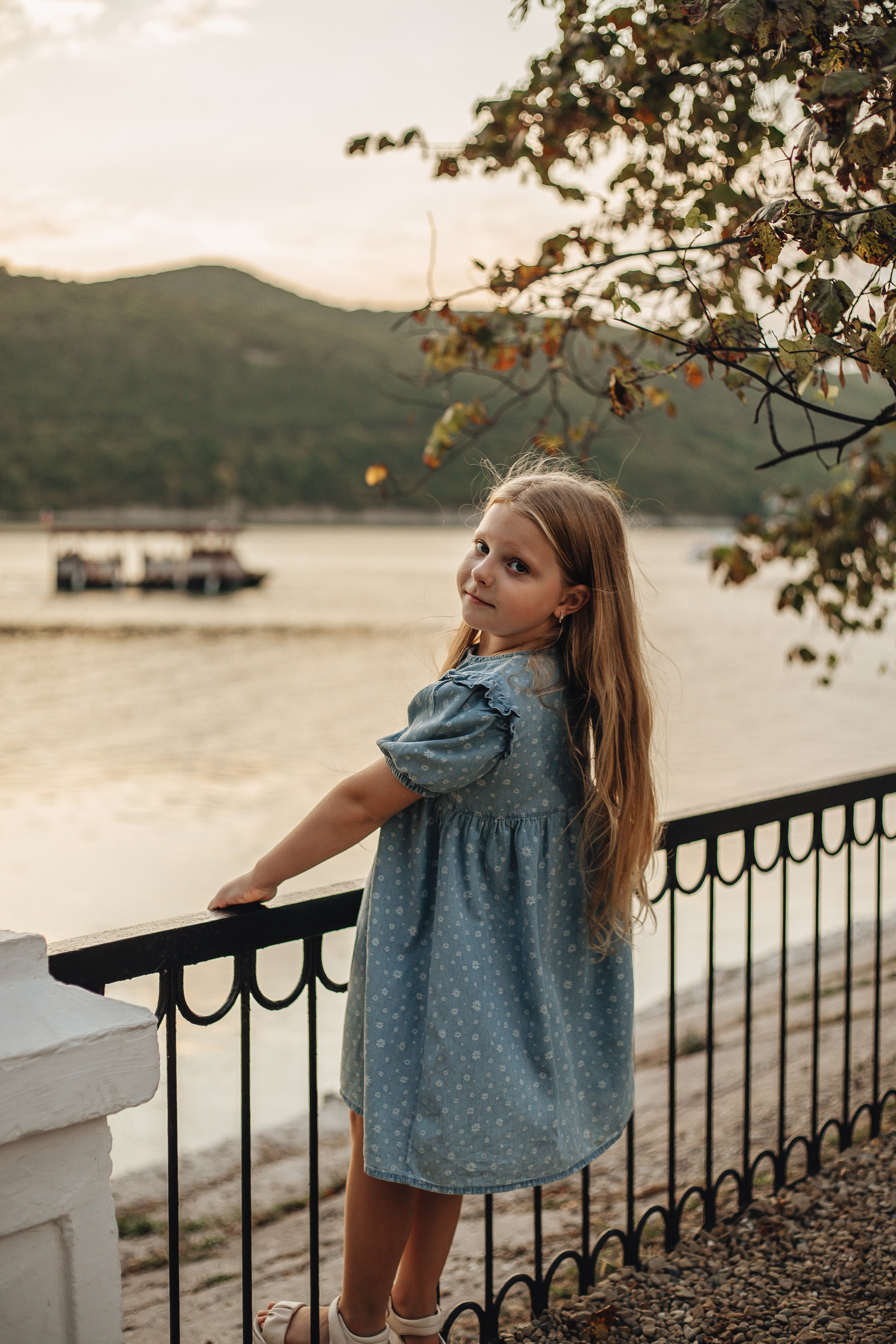 Антон, Тамара, Алиса и Ева — летний вечер у озера. Семейный фотограф Новороссийск, Анапа, Геленджик — Юлия Давыдова