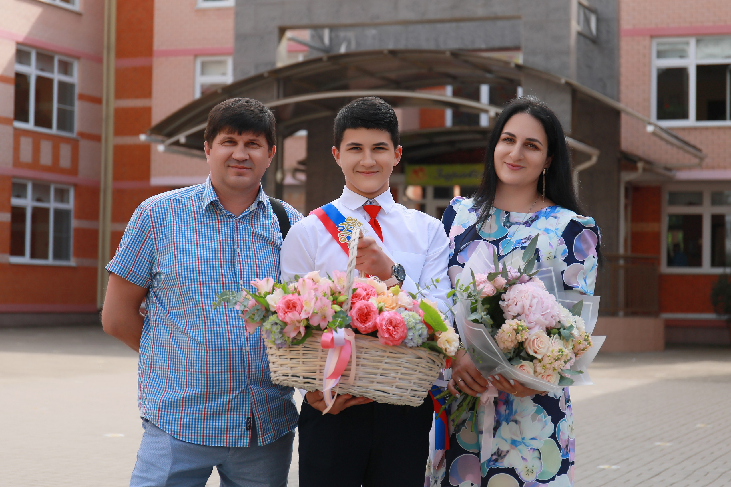 Вручение аттестатов (СОШ 101). Детский семейный фотограф Краснодар