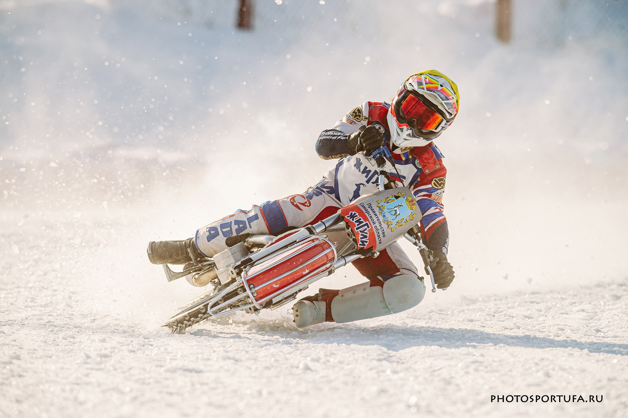 Мотогонку на льду. Спортивный фотограф в Уфе Евгений Буров