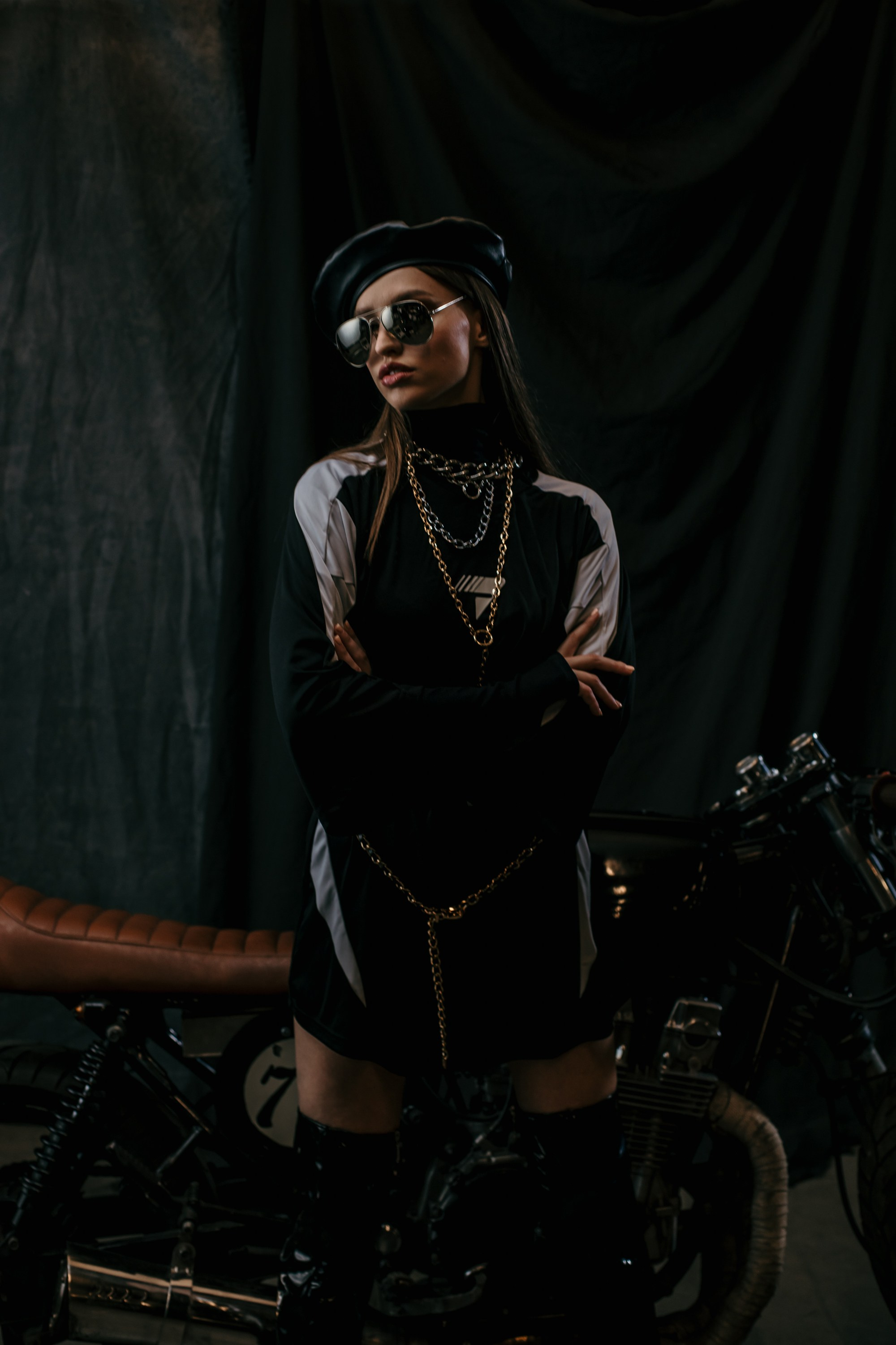 Девушки-байкеры — Фотосессия с мотоциклом в Питере. Свадебный, семейный, портретный, репортажный фотограф в Санкт-Петербурге