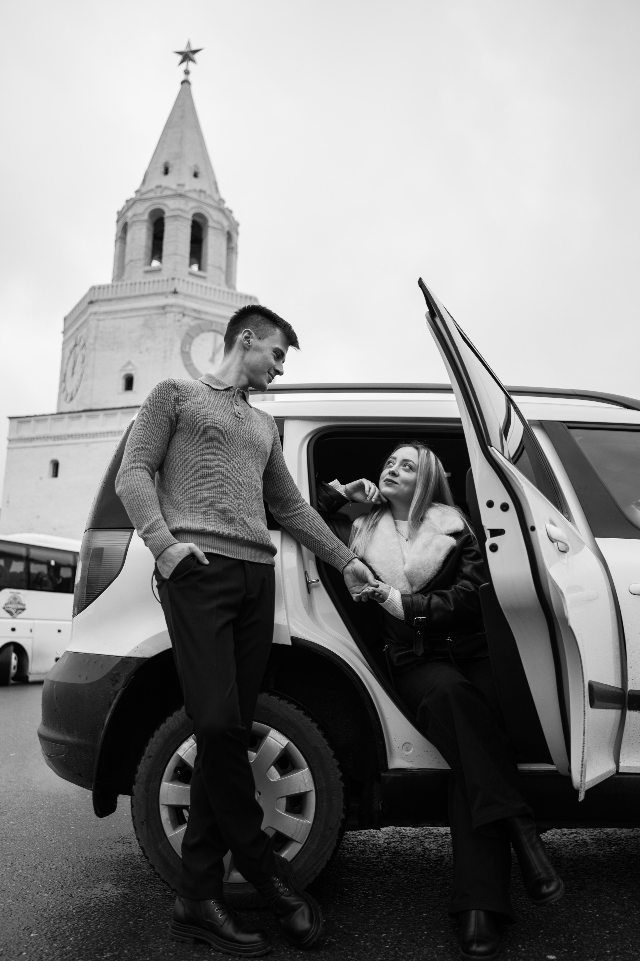 автомобильная фотосессия пары Казань