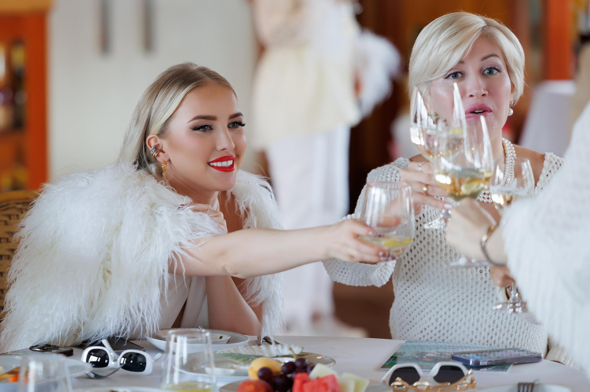 Яхтенный белый бранч. Фотограф Дмитрий Елисеев