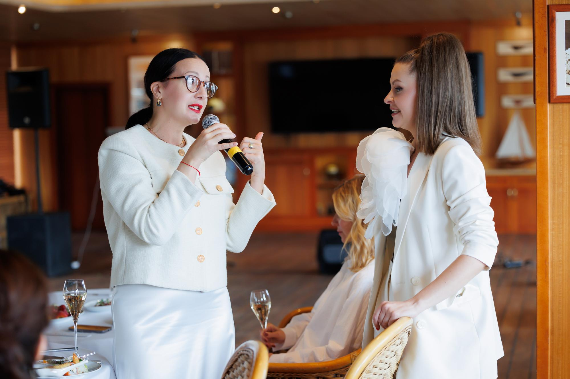 Яхтенный белый бранч. Фотограф Дмитрий Елисеев