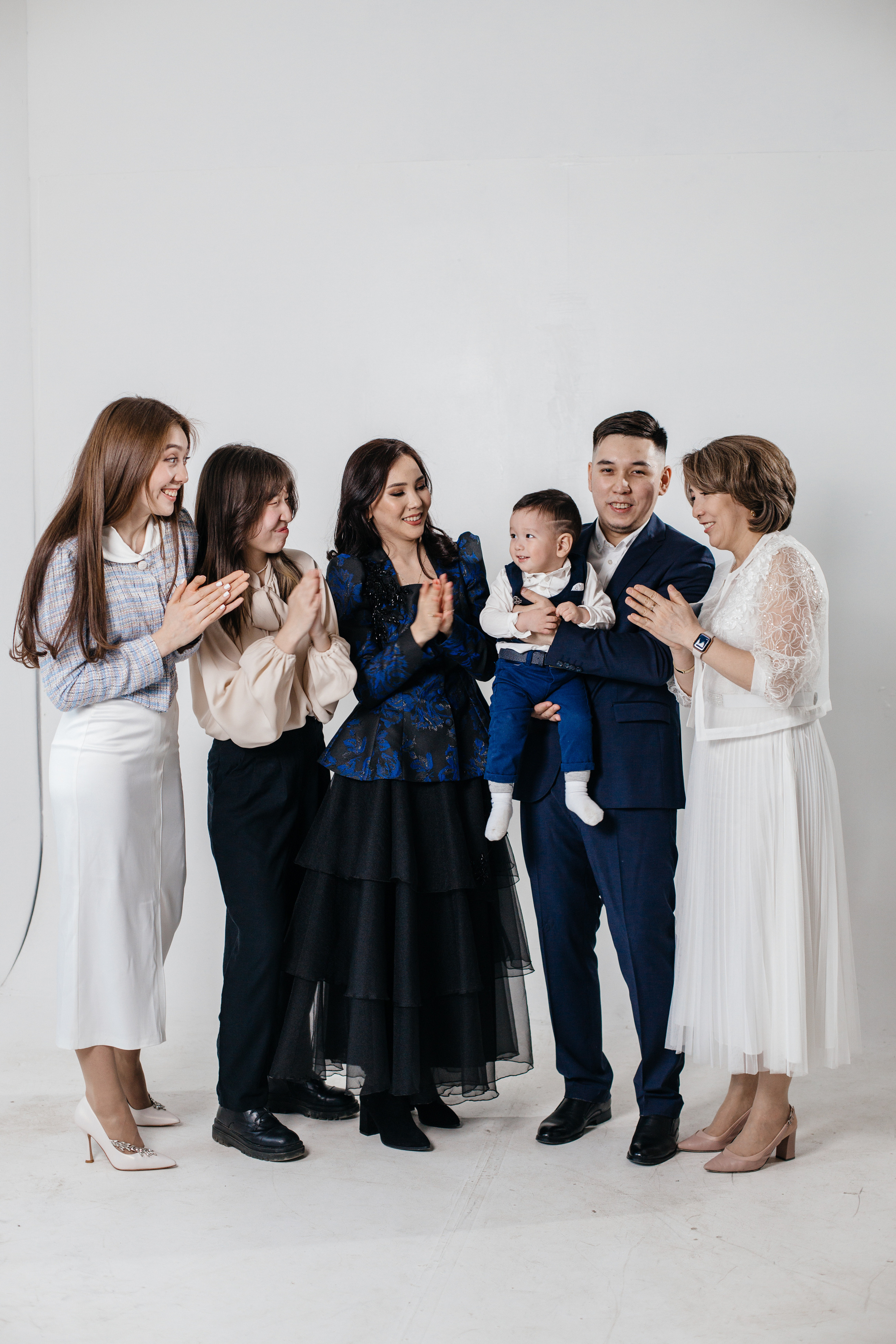 Семейная фотосессия в Алматы. Фотограф в Алматы Сиражев Карымсак. Фотосессия, бизнес портреты