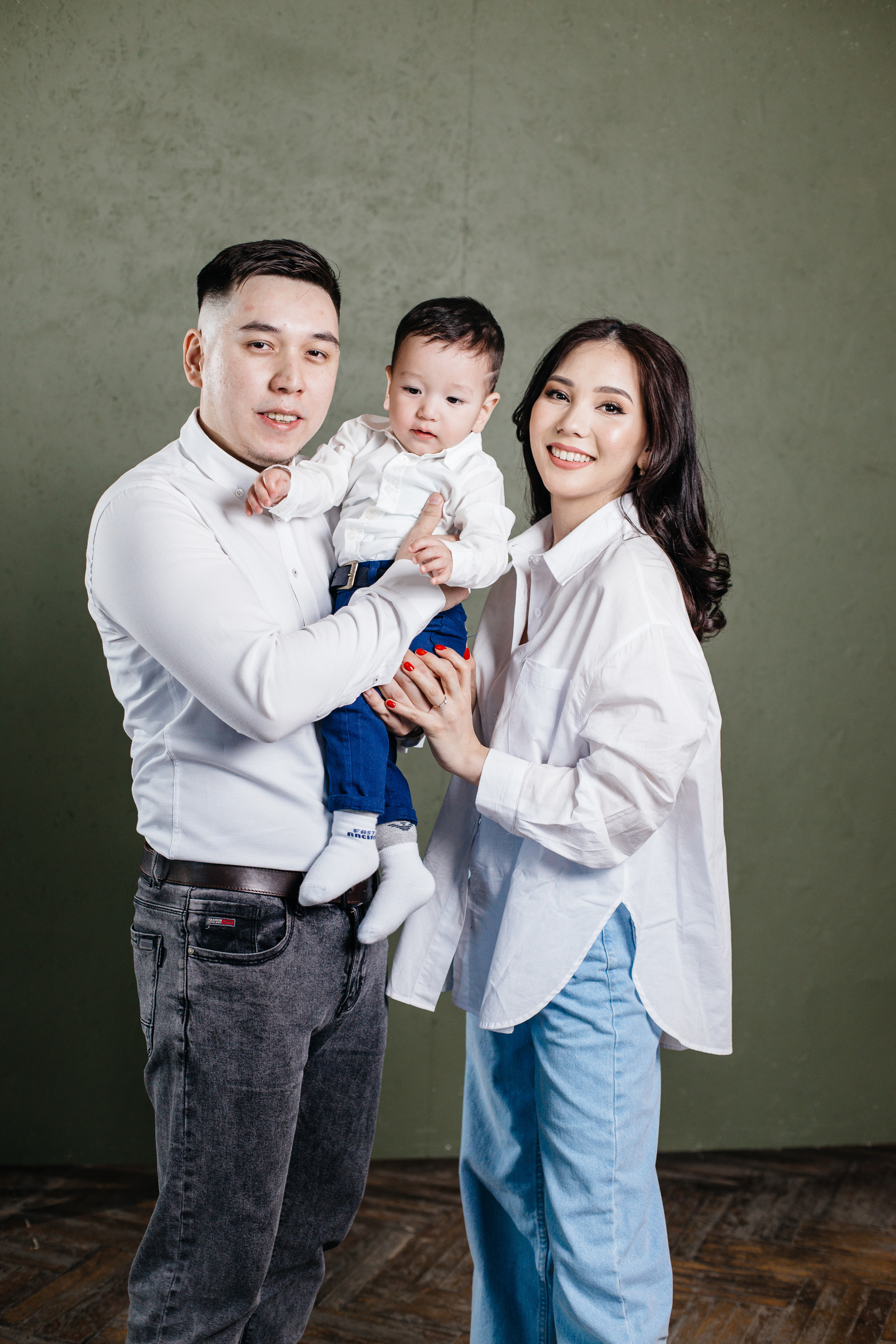 Семейная фотосессия в Алматы. Фотограф в Алматы Сиражев Карымсак. Фотосессия, бизнес портреты