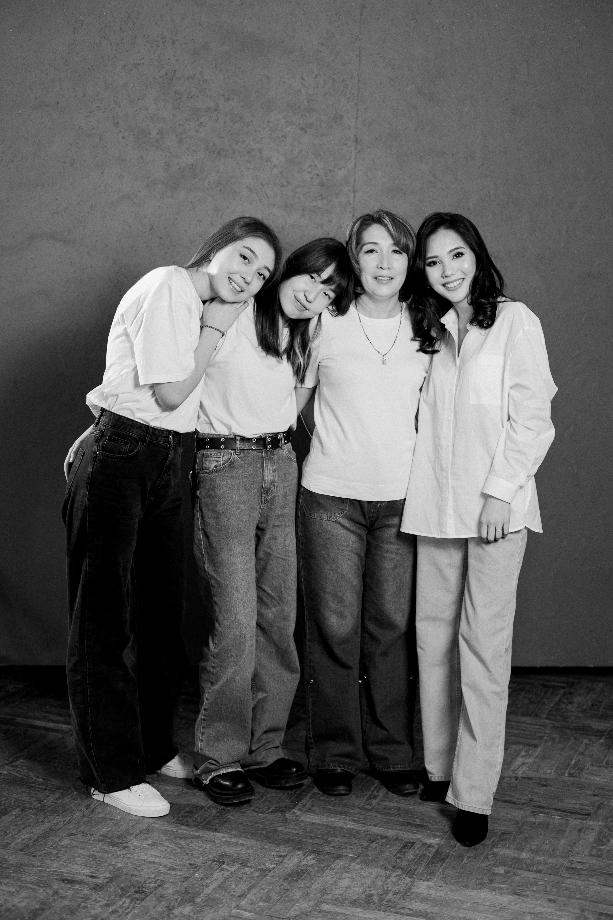 Семейная фотосессия в Алматы. Фотограф в Алматы Сиражев Карымсак. Фотосессия, бизнес портреты