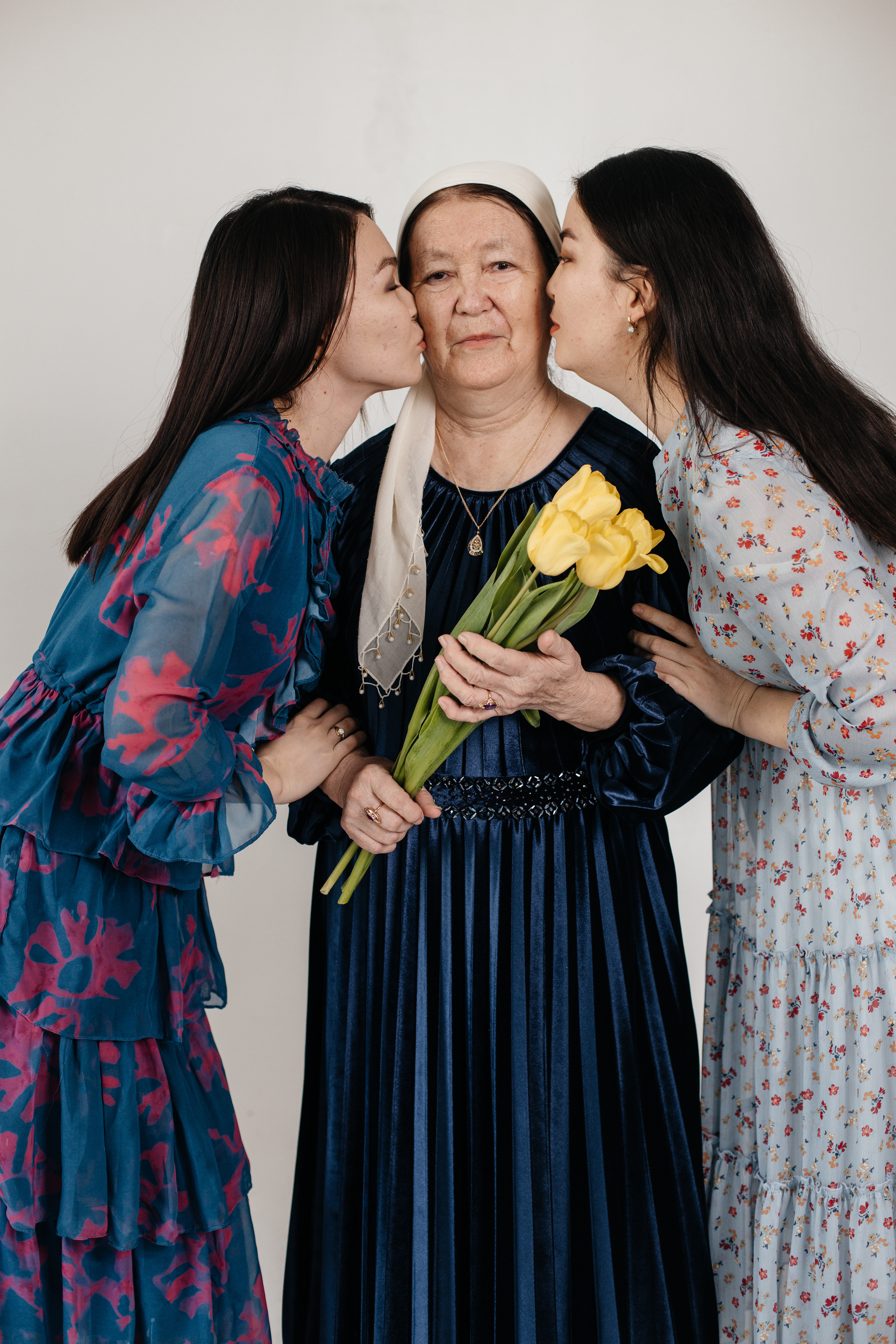 Семейная фотосессия в Алматы. Фотограф в Алматы Сиражев Карымсак. Фотосессия, бизнес портреты