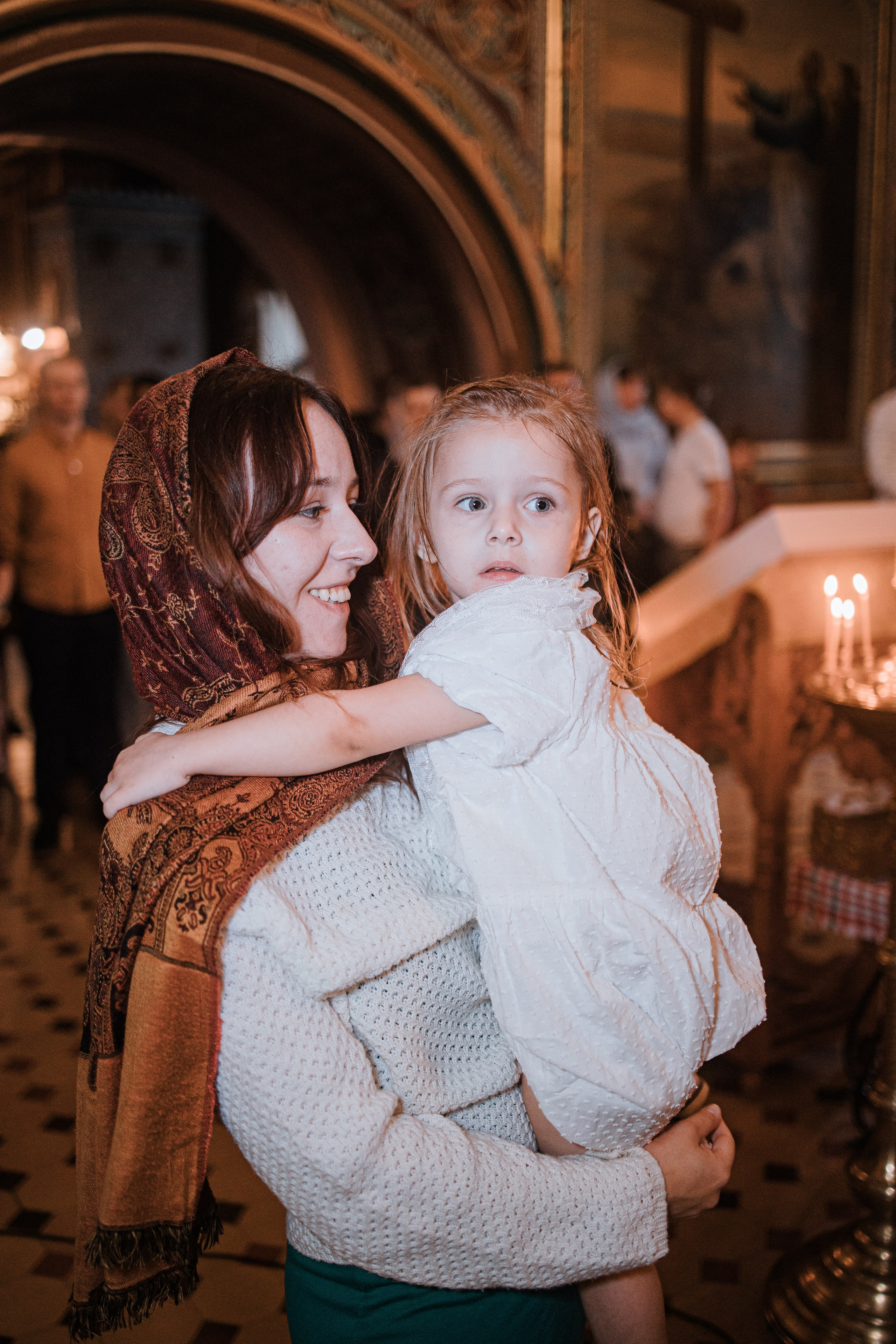 Красивое крещение ребенка в церкви. Выпускные альбомы в Серпухове