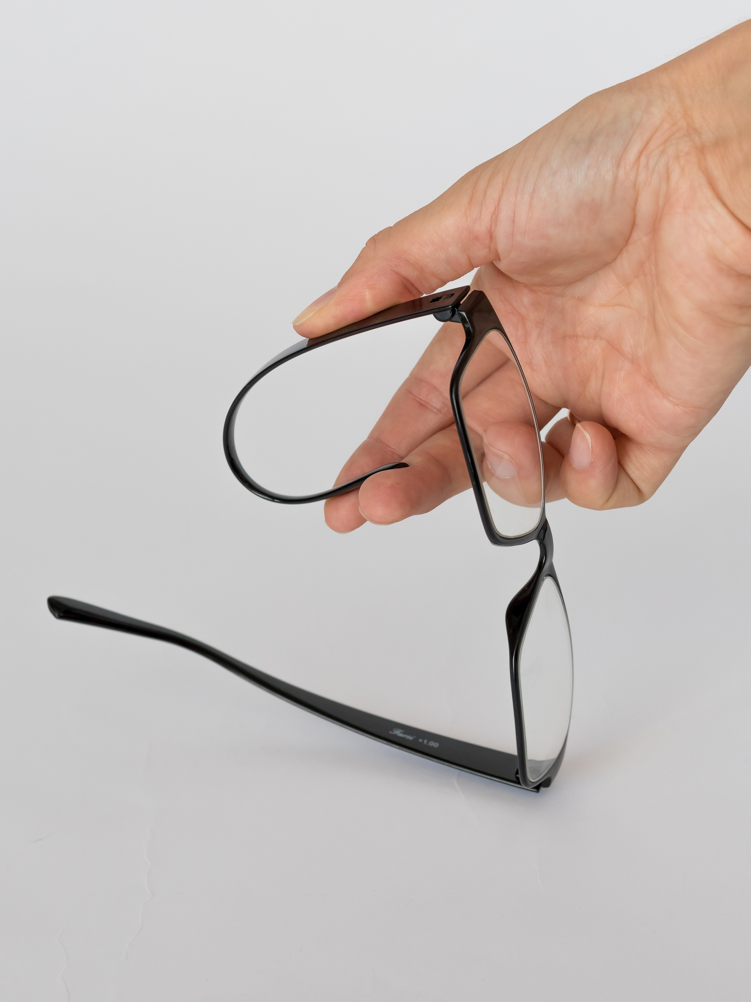 Очки предметка. Фотограф в Краснодаре Арина Кудряшова