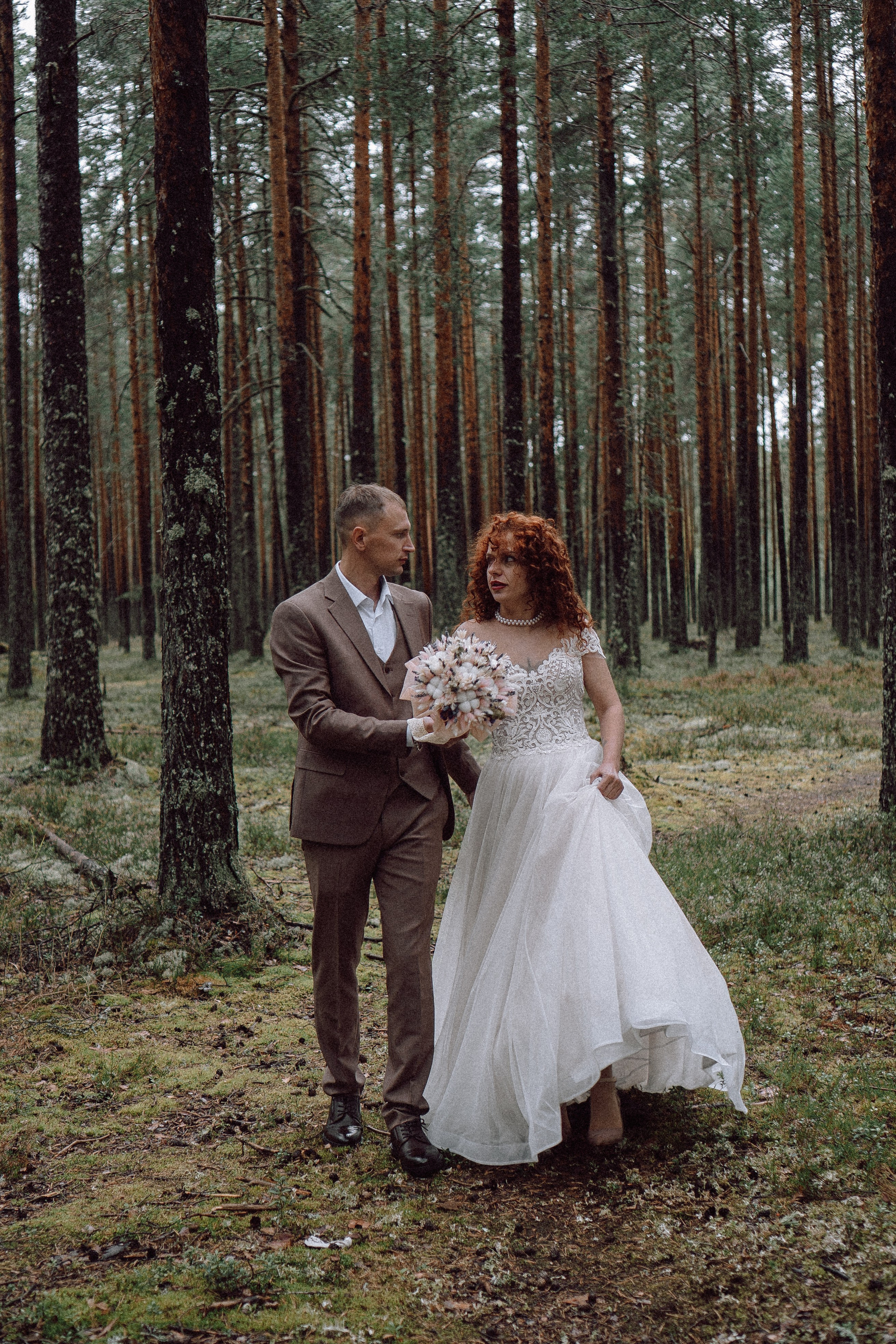 СВАДЕБНАЯ ФОТОСЕССИИЯ ПАРЫ В ГОРОДЕ ПРИОЗЕРСК В СОСНОВОМ ЛЕСУ И С ПИКАПОМ. Профессиональный фотограф, Санкт-Петербург — Виктория Богомолова