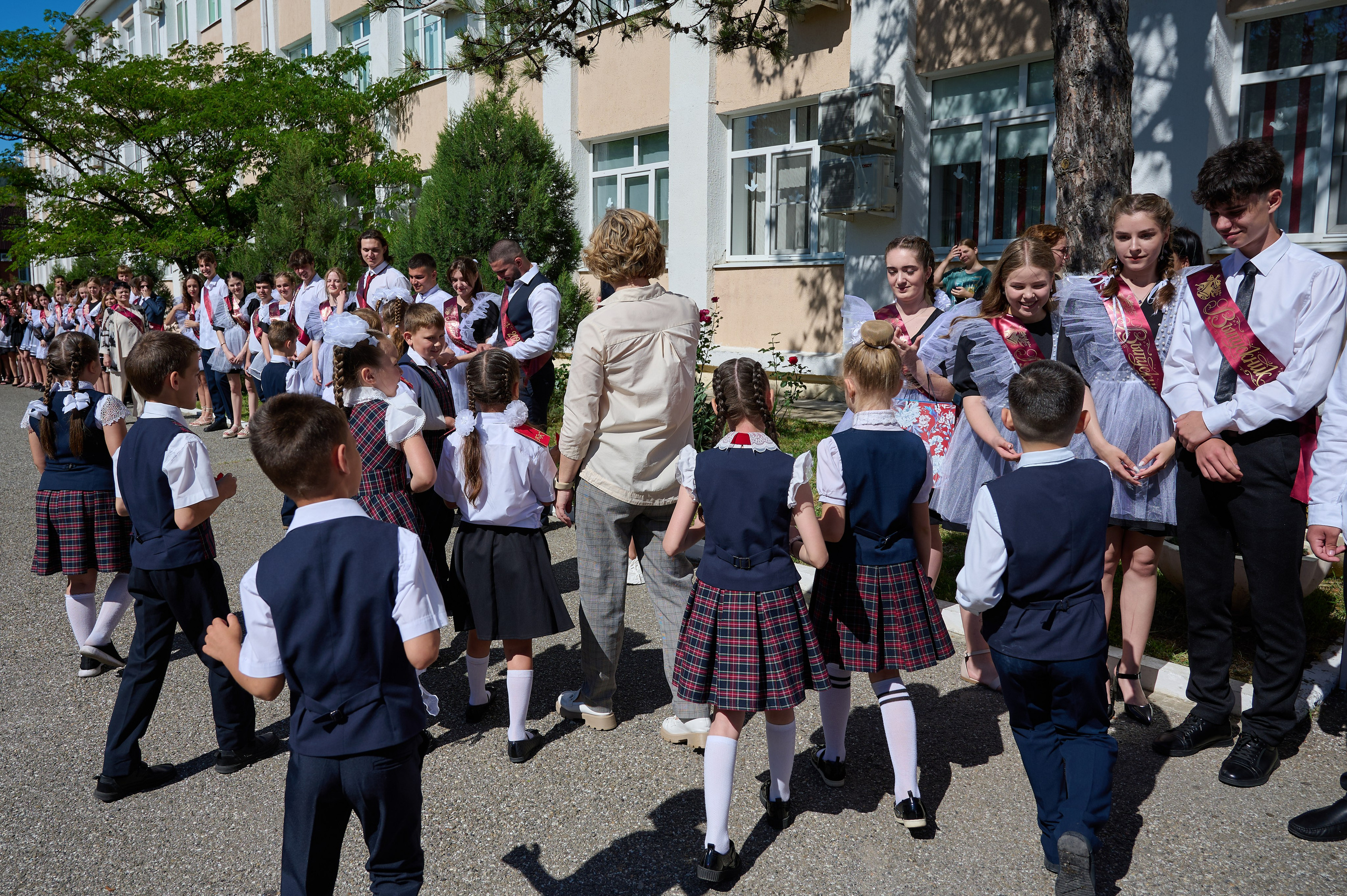 Последний звонок. Жизнь курорта Кабардинка в фотографиях