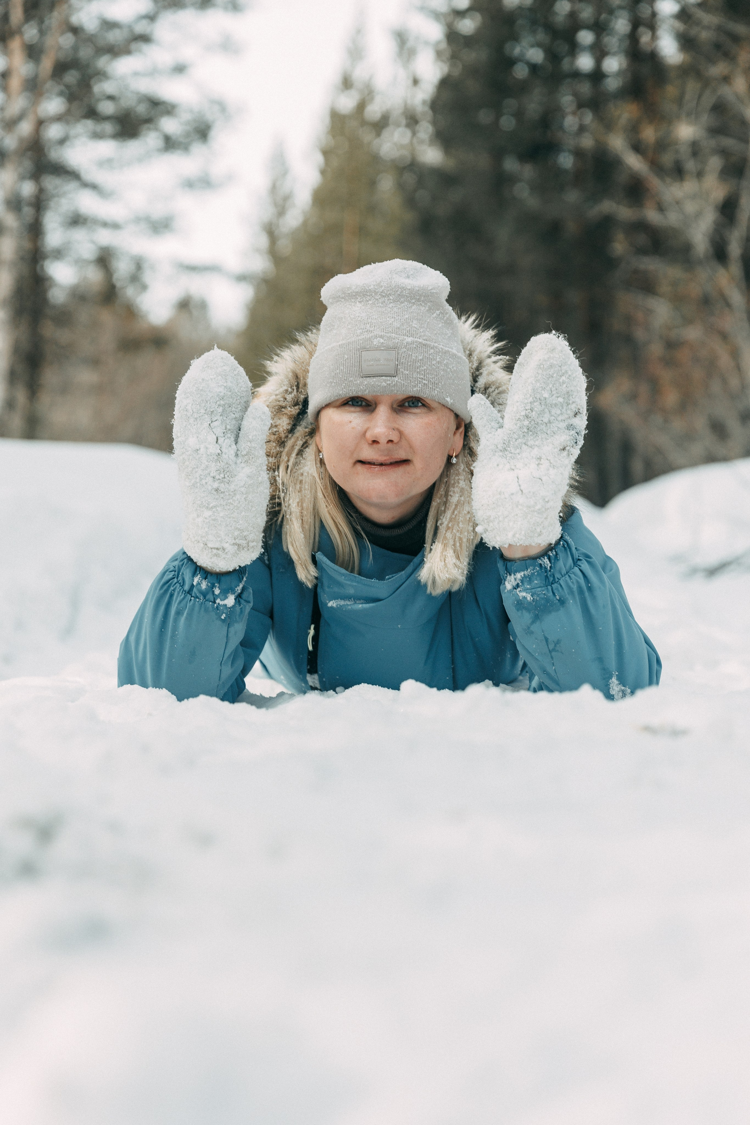 Зимняя фотосессия Анастасия и Евгений и их пёс по кличкеГранд. Артём Печерин фотограф в Оленегорске