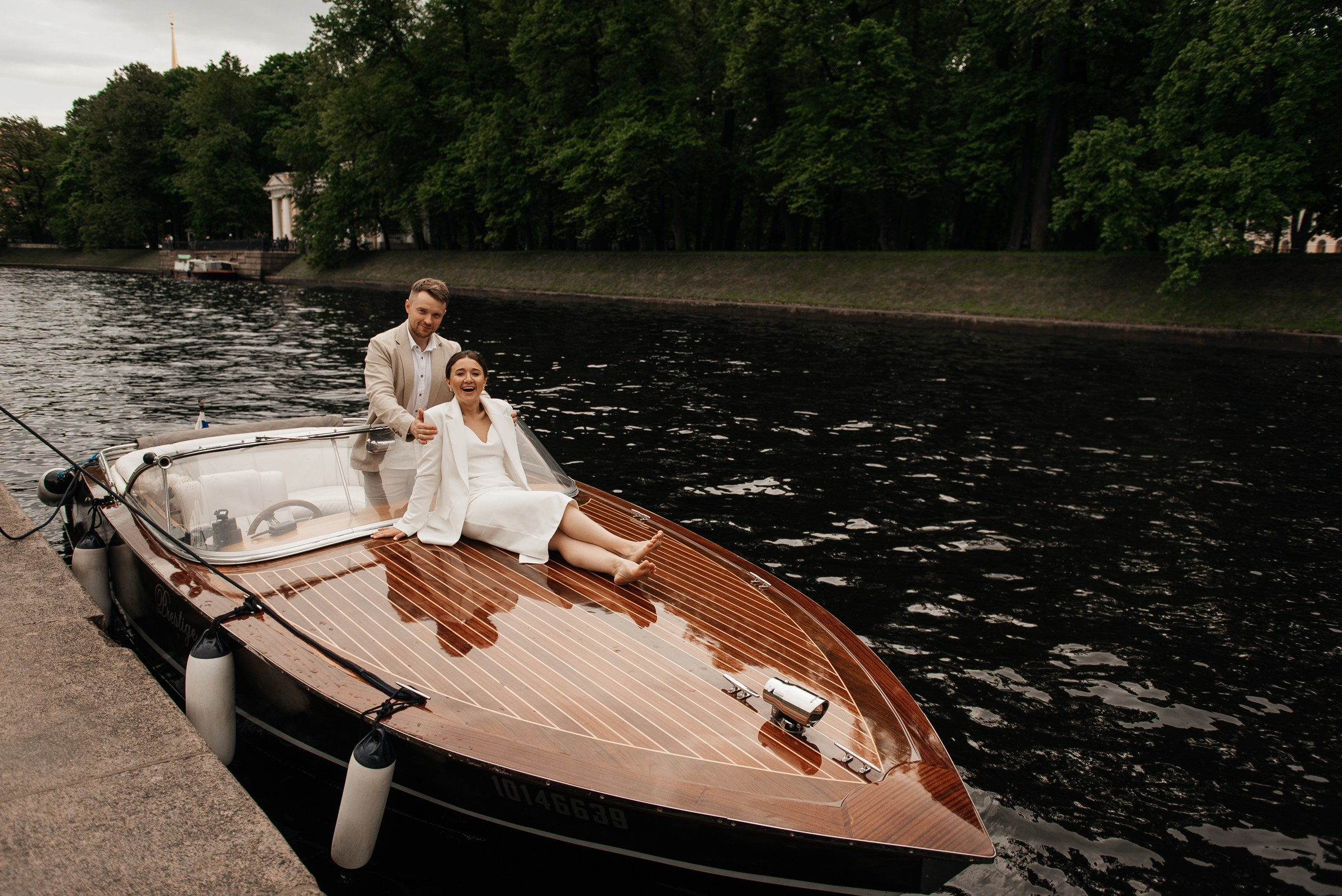 свадебная прогулка на катере по Неве