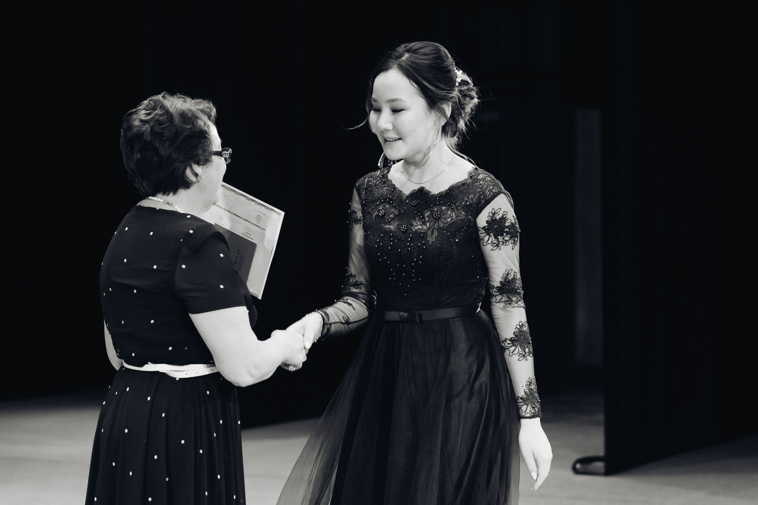 Вручение аттестатов 14 Гимназия. Свадебный и семейный фотограф в Улан-Удэ