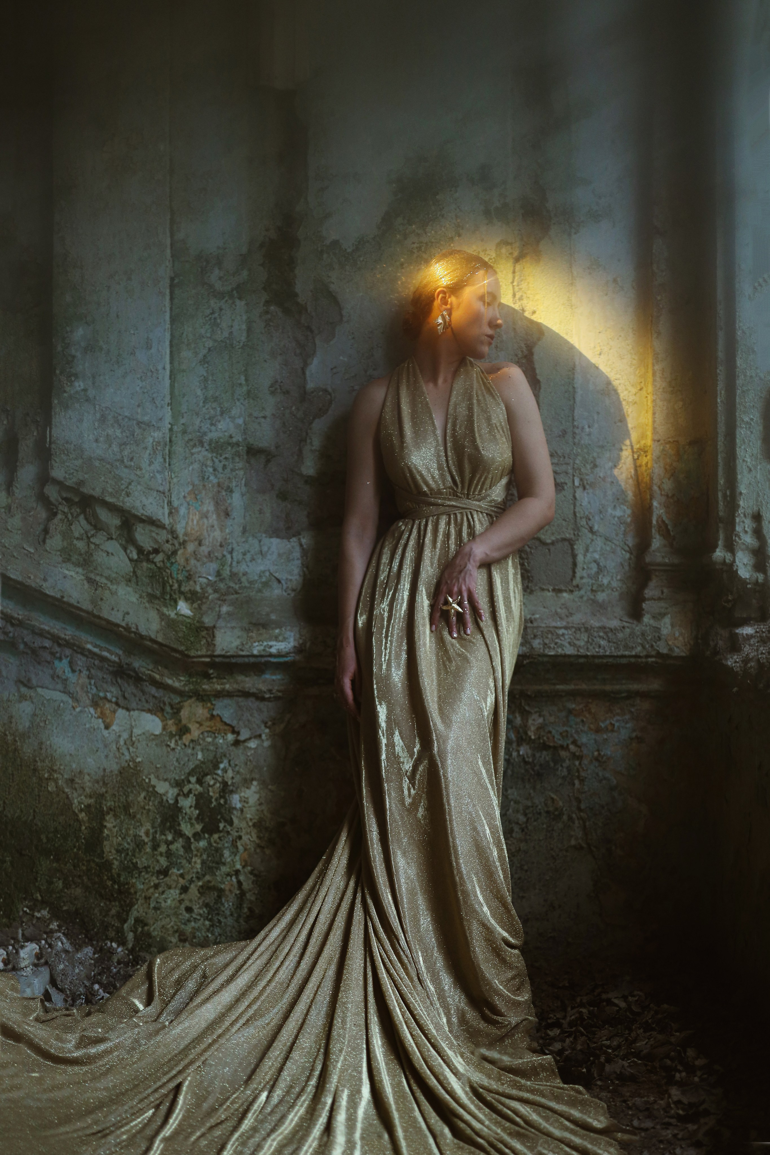 Абхазия, Сухум: фотосессия в заброшенном здании.