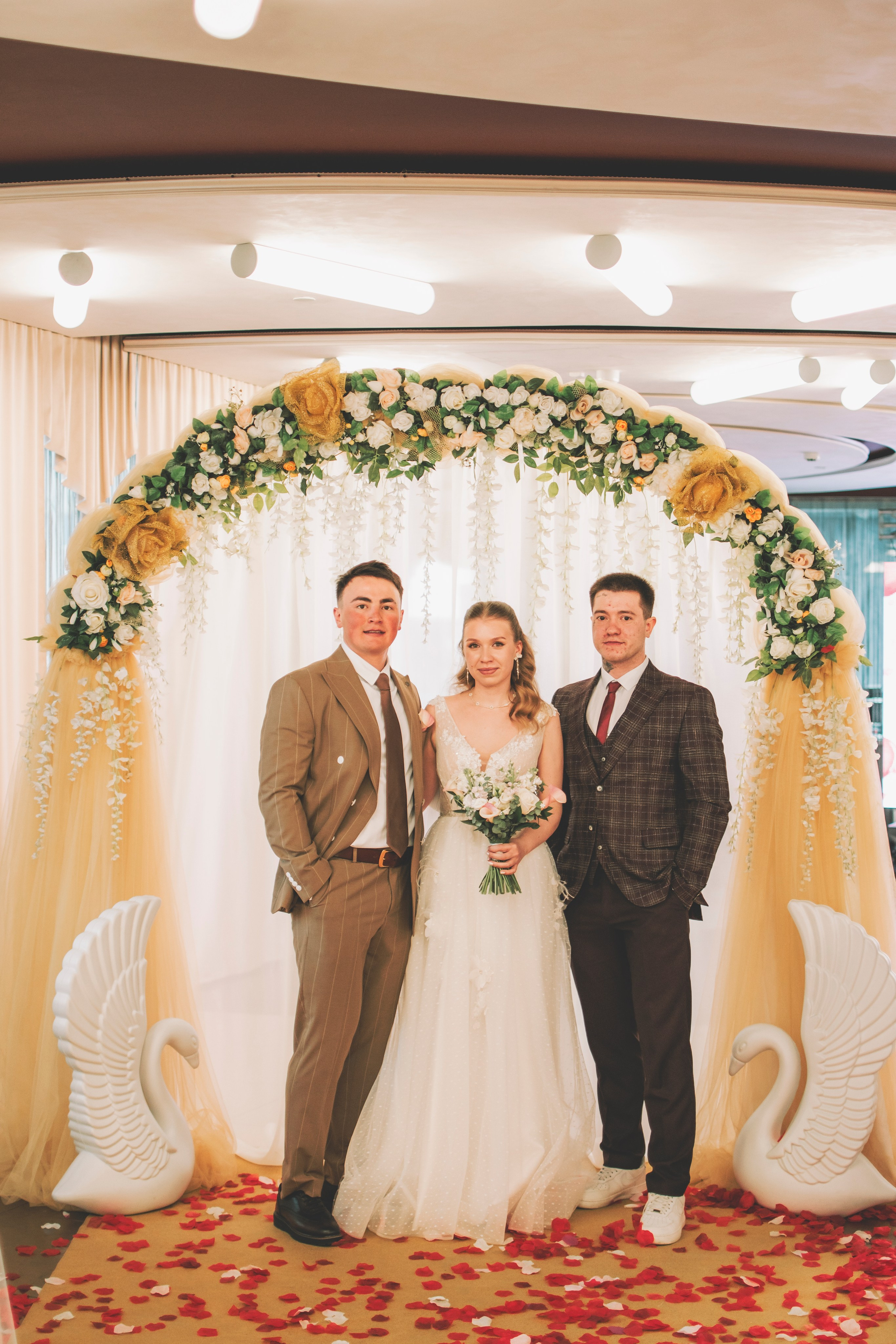 Альберт и Анастасия (Студийная фотосессия, роспись в ДК Нефтяник + фотосессия с гостями). Семейный и свадебный фотограф Губкинский и Ставрополь