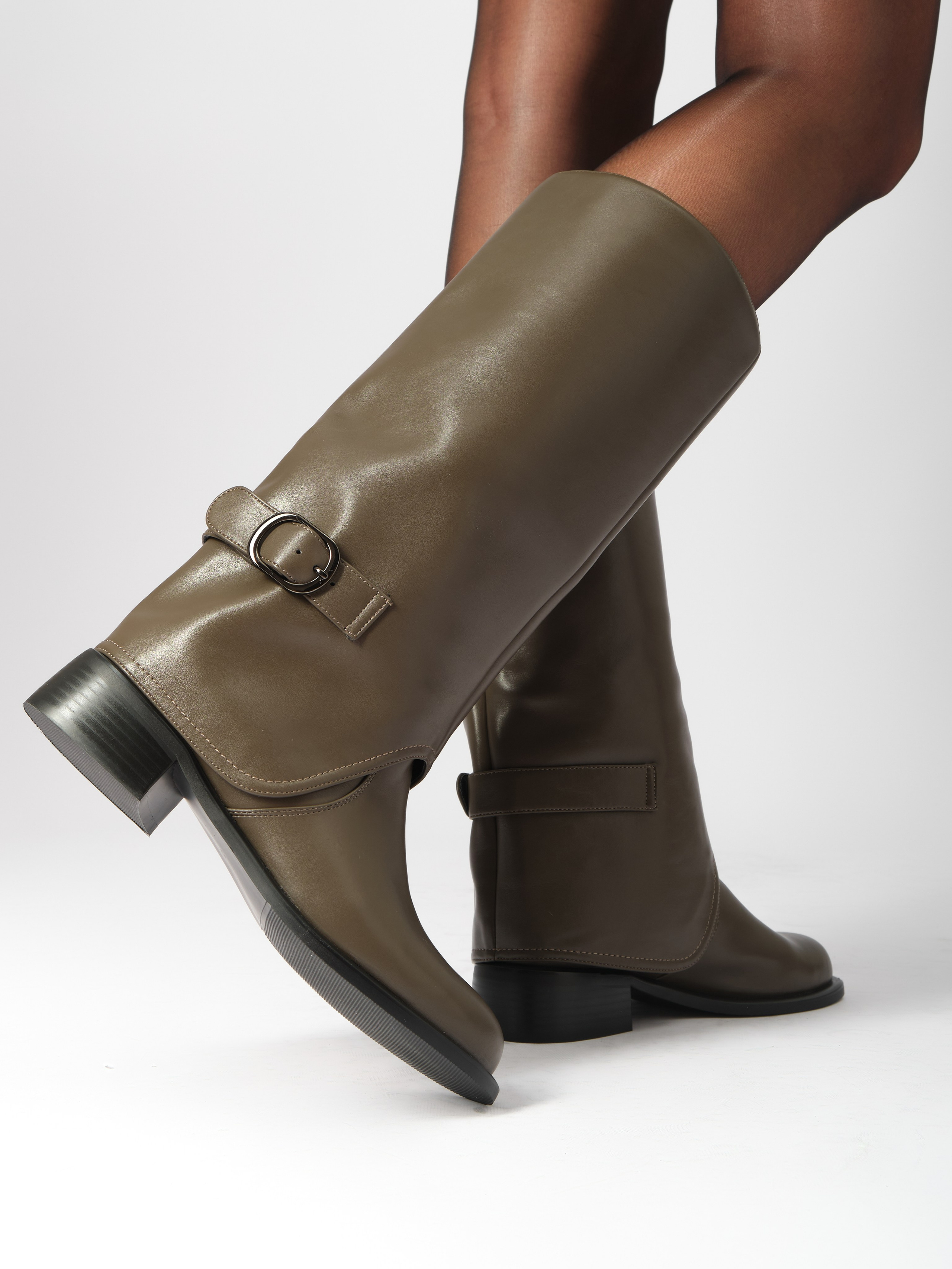 Сапоги жен. Фотостудия для Wildberries Ozon