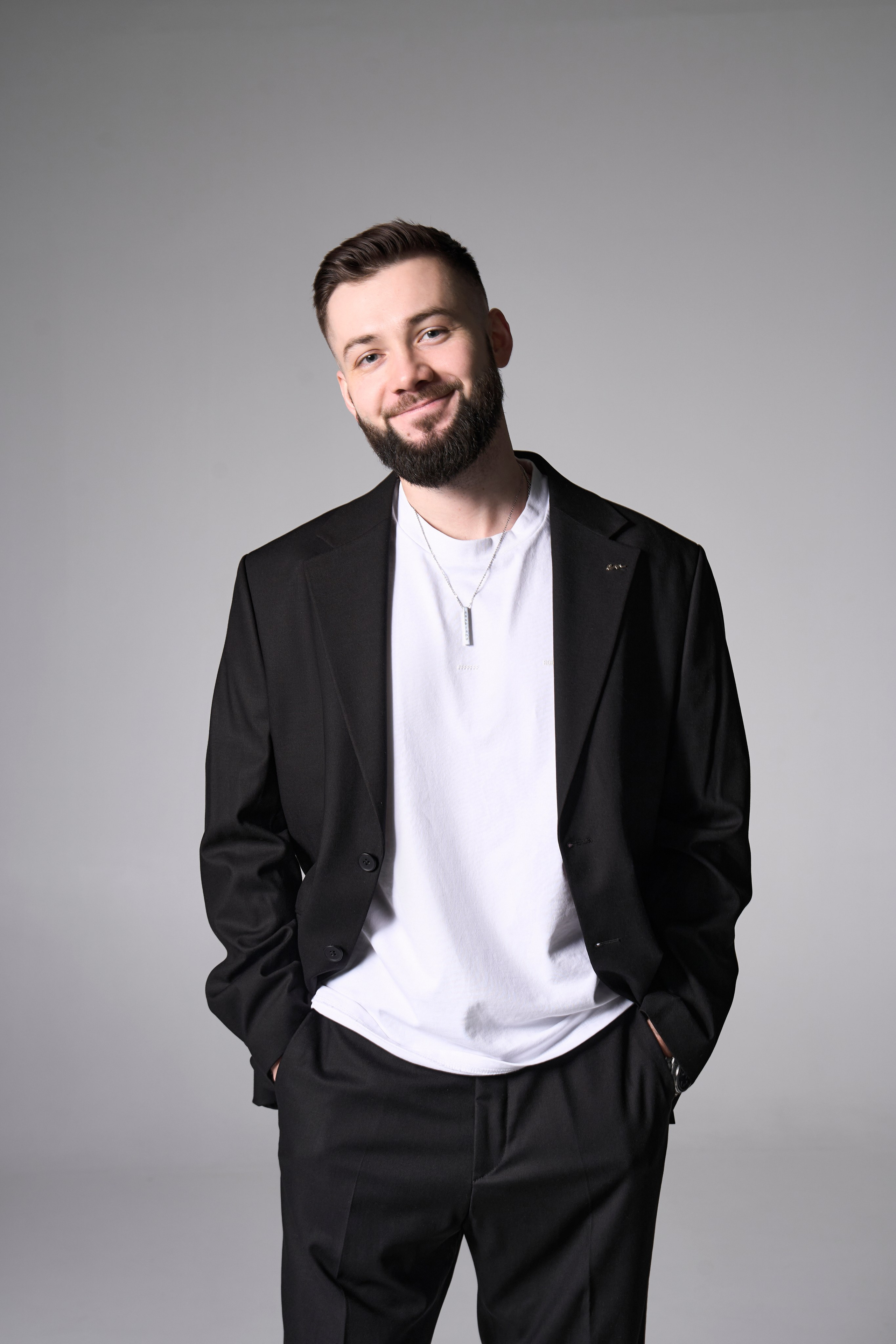 Саша. Главная