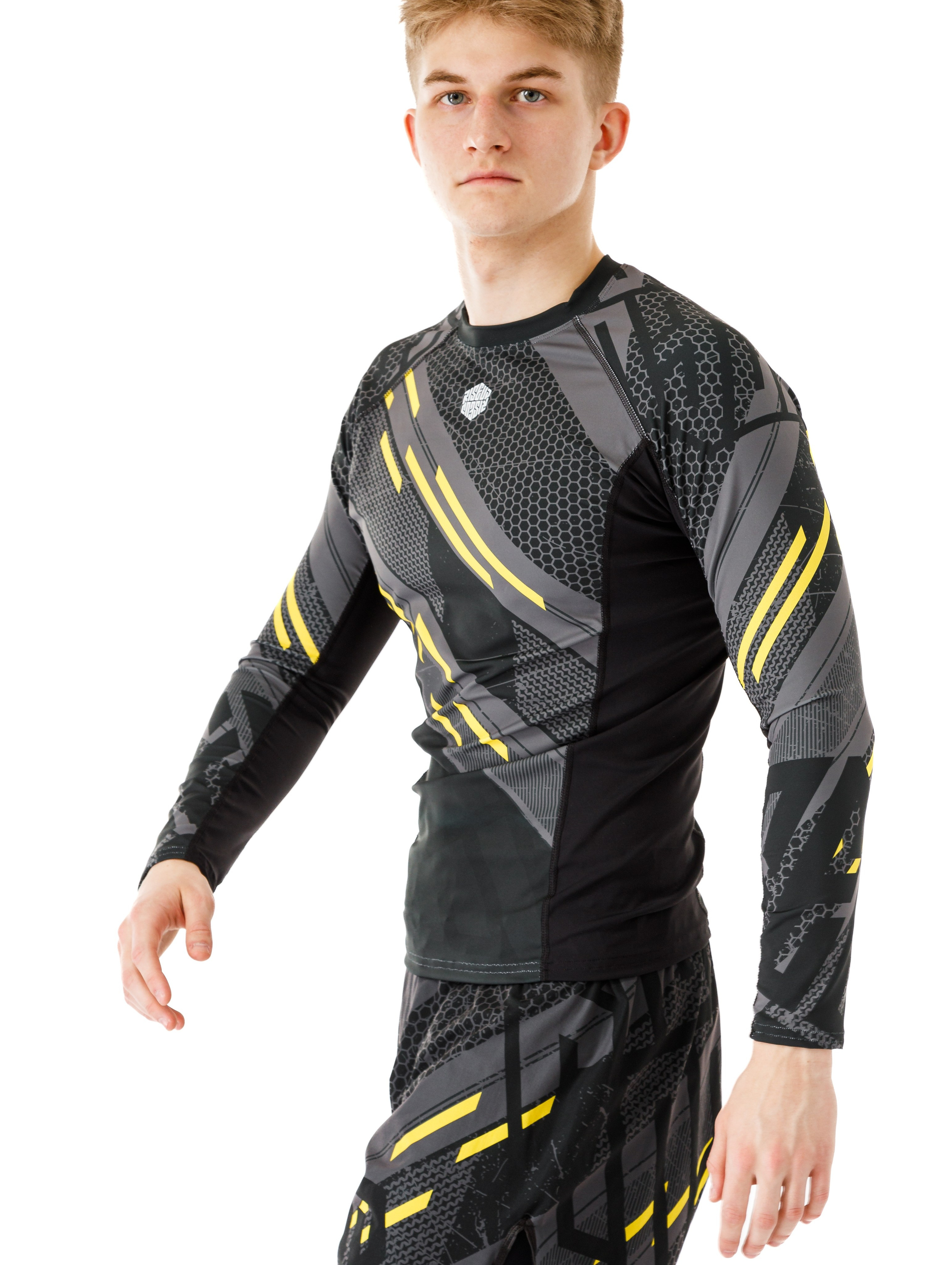 Съемка взрослой одежды на модели сайтов, маркетплейсов, WB, Ozon, Яндекс Маркет и др. Студия коммерческой съемки ХВОЯ