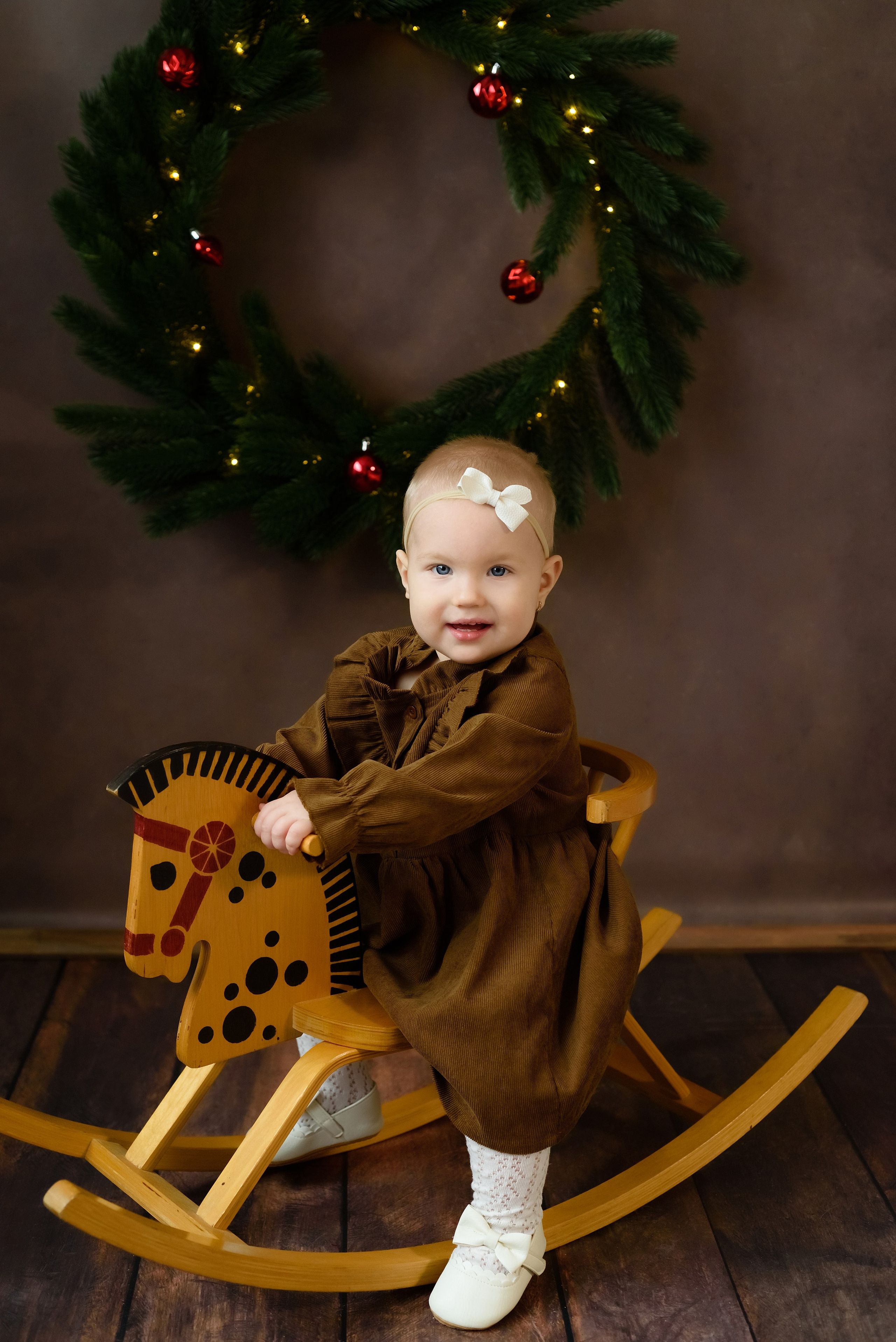 Новогодняя фотосессия «Минимализм на темном» Милана. Детский Фотограф |Фотограф на годик в Брянске Ирина Романова