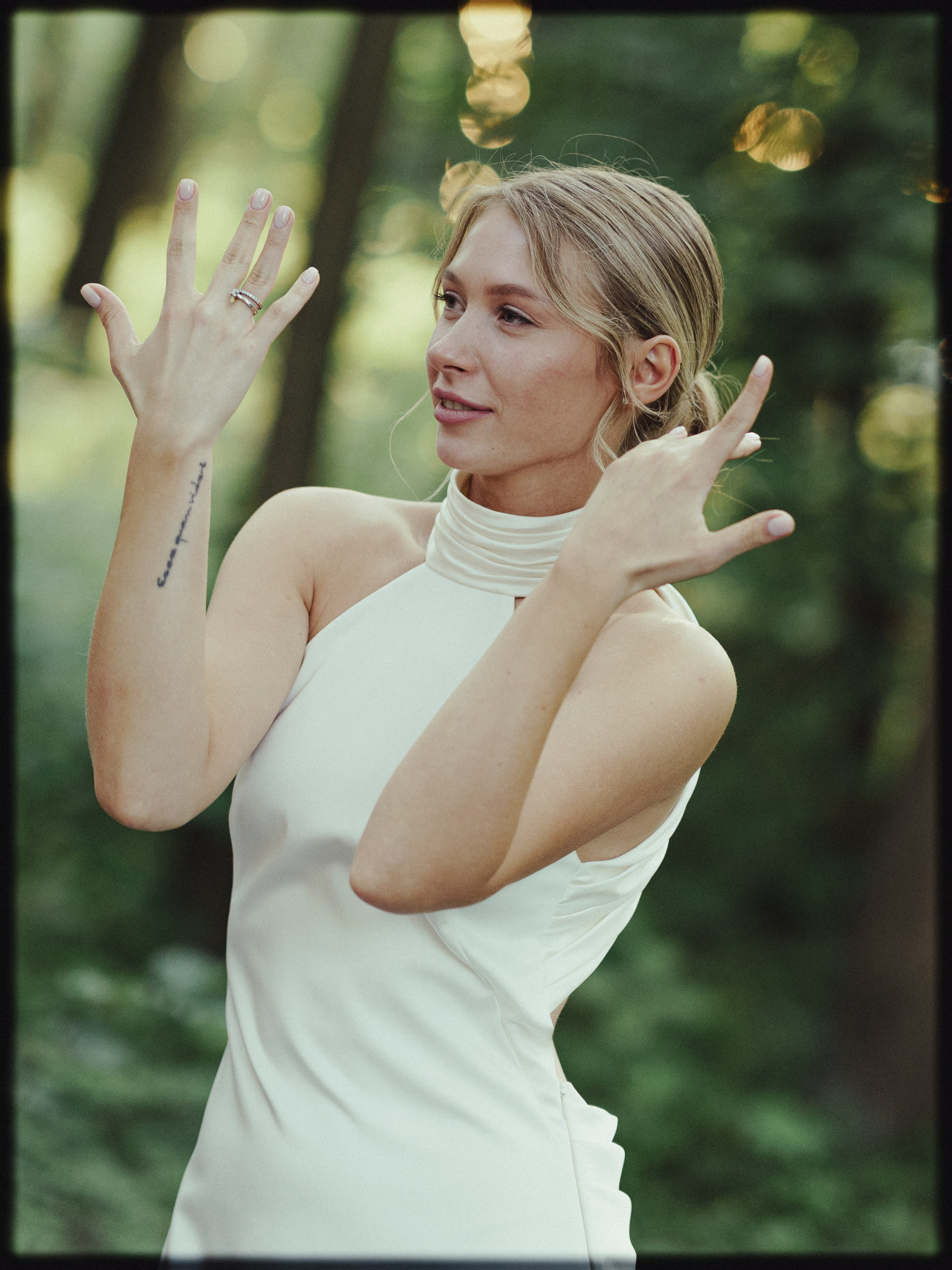 И даже птицы им пели песни. Свадебный фотограф Наташа Алешина