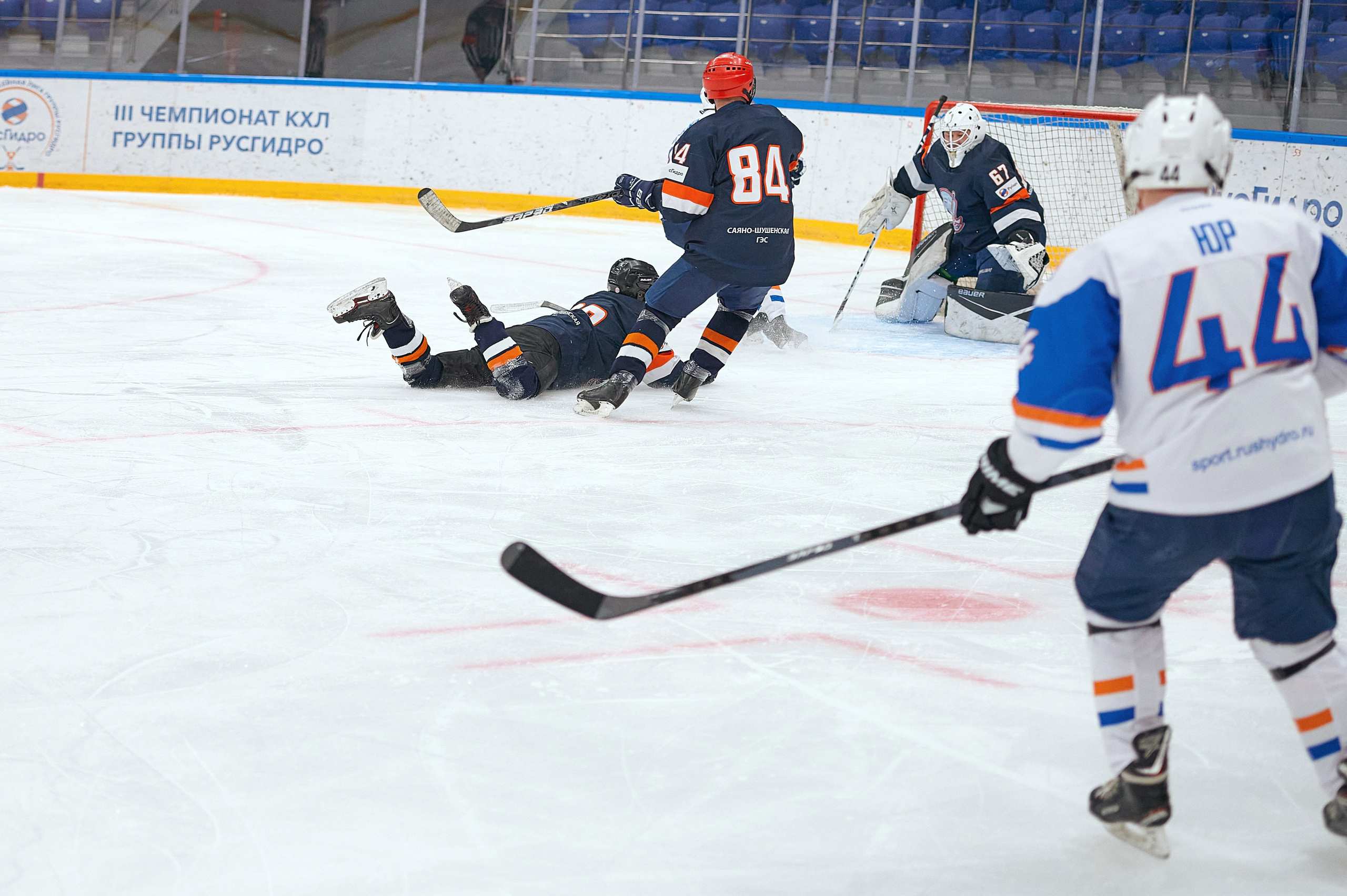 Портфолио репортажной фотосъёмки: Кристалл арена — Хоккей — РусГидро. Фотограф Яковлев Роман — Красноярск