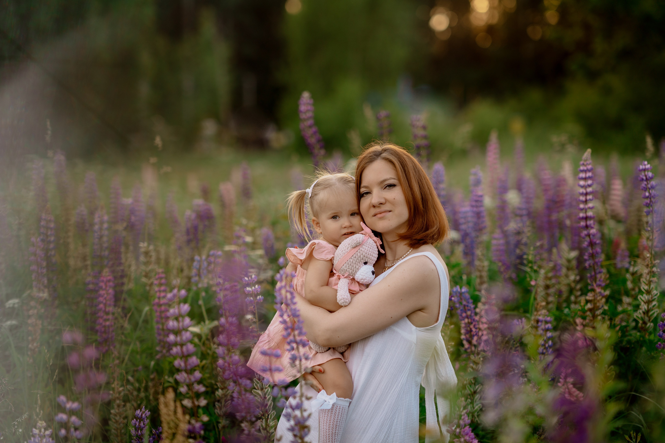 Фотосессия в люпинах. Анюта с мамой и папой. Семейный и детский фотограф в Сергиев Посаде, Хотьково Якимчук Любовь