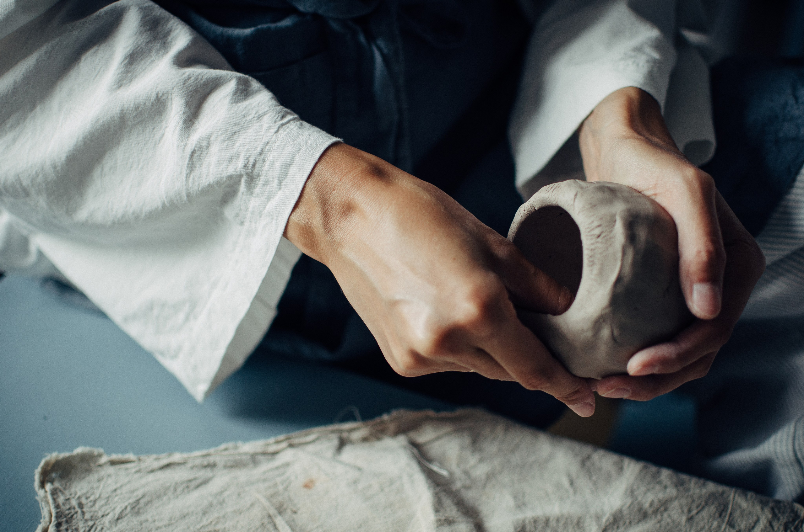 Даша в мастерской керамики — Атмосферная фотосессия. Семейный фотограф во Всеволожске и Санкт-Петербурге Юлия Капустина