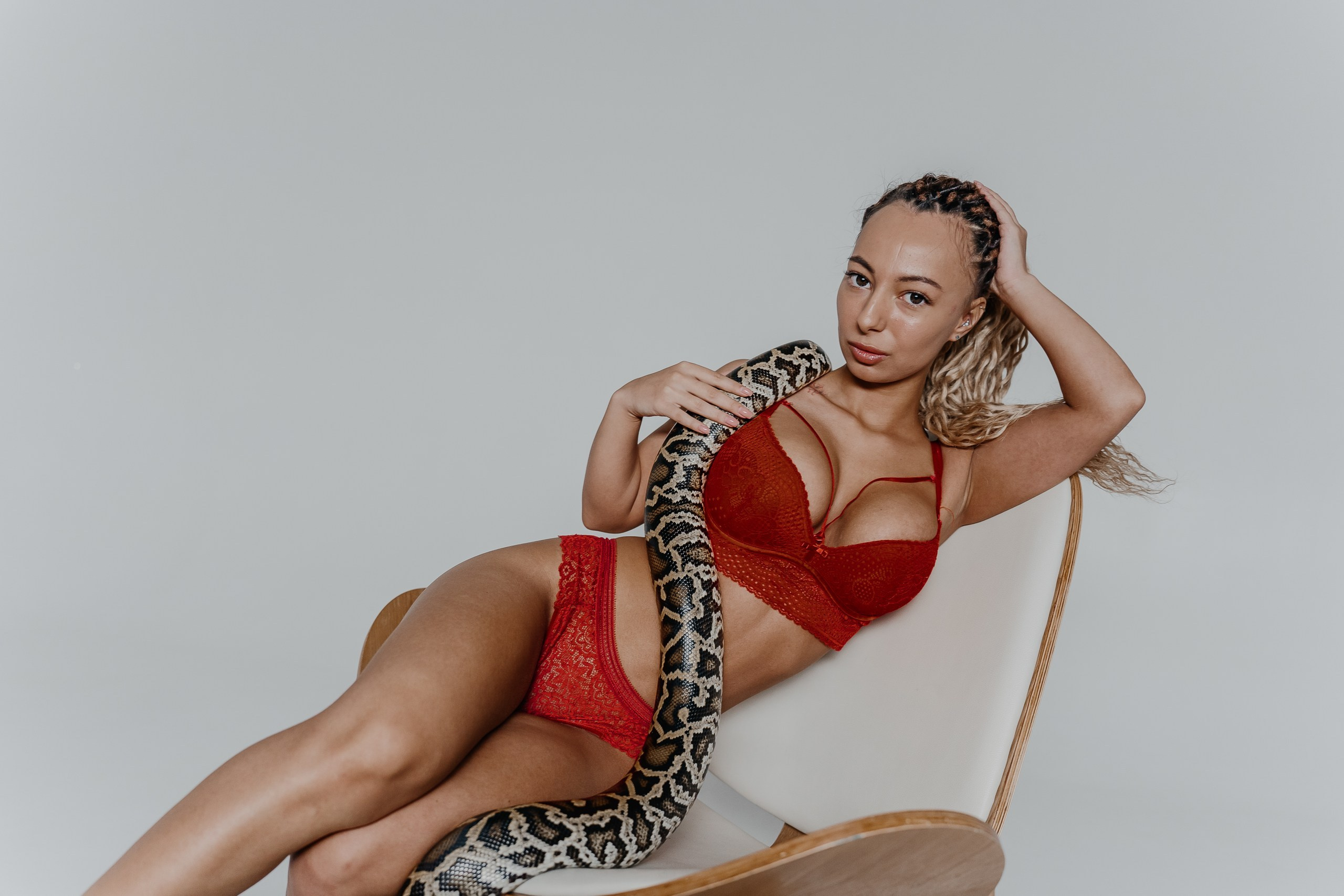 Лина. Для тех, кто не ждёт удачи, а создаёт её. Каждая фотосессия — это твой момент, твой стиль, твой успех. 📸