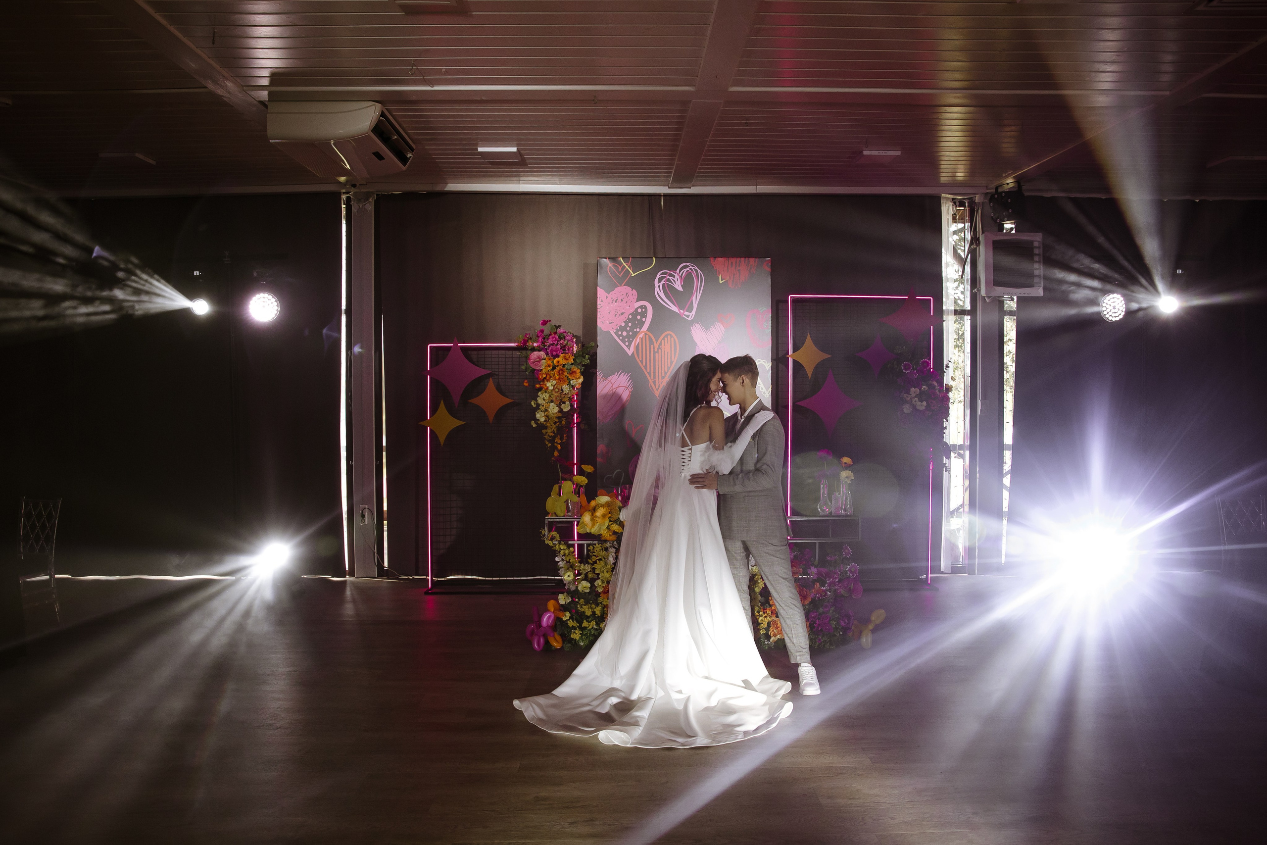 Яркая свадьба в «Нет на карте» в Самаре. Свадебный и семейный фотограф в Самаре и Тольятти | Елена Топанцева