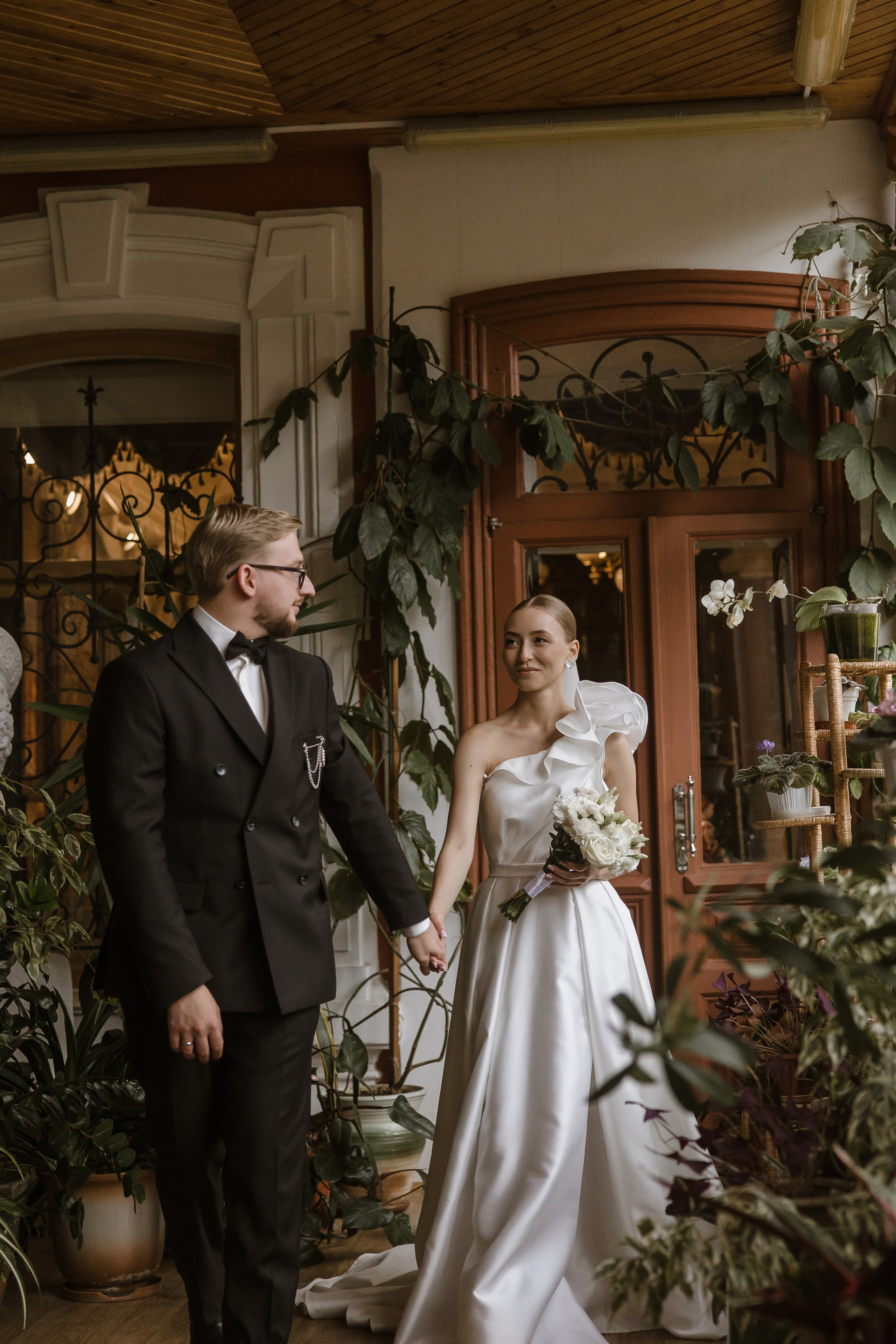 Свадебная фотосессия в Самаре в ресторане «Городская усадьба». Свадебный и семейный фотограф в Самаре и Тольятти | Елена Топанцева