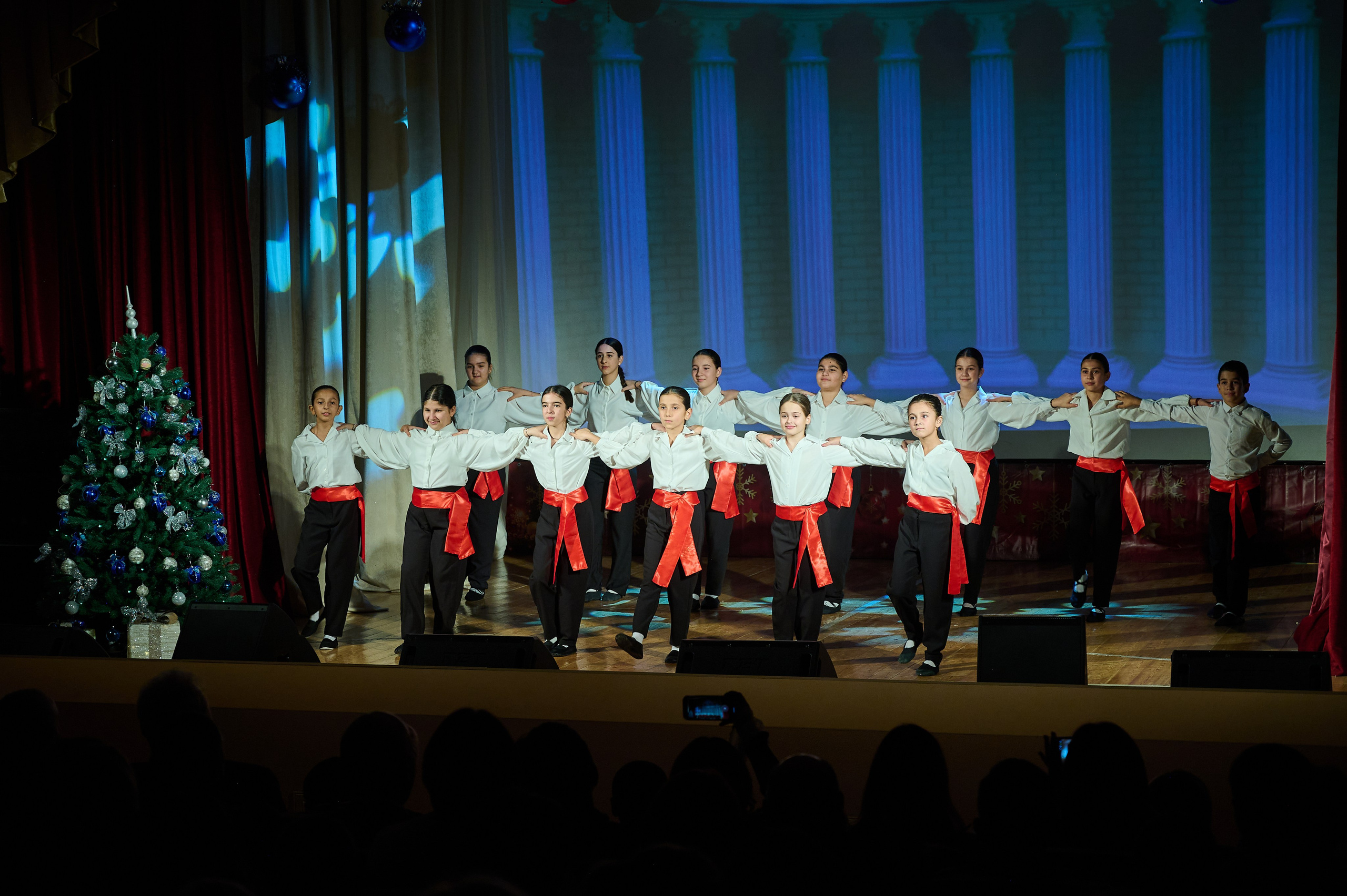 Концерт НГ В ДК. Жизнь курорта Кабардинка в фотографиях