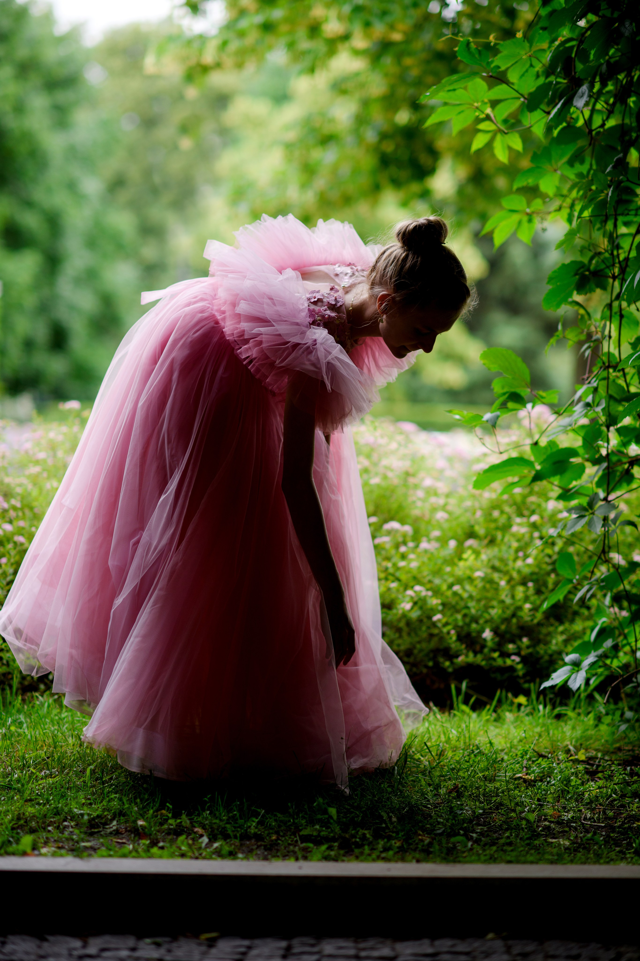 В цветущем чубушнике в саду имени Баумана. Главная