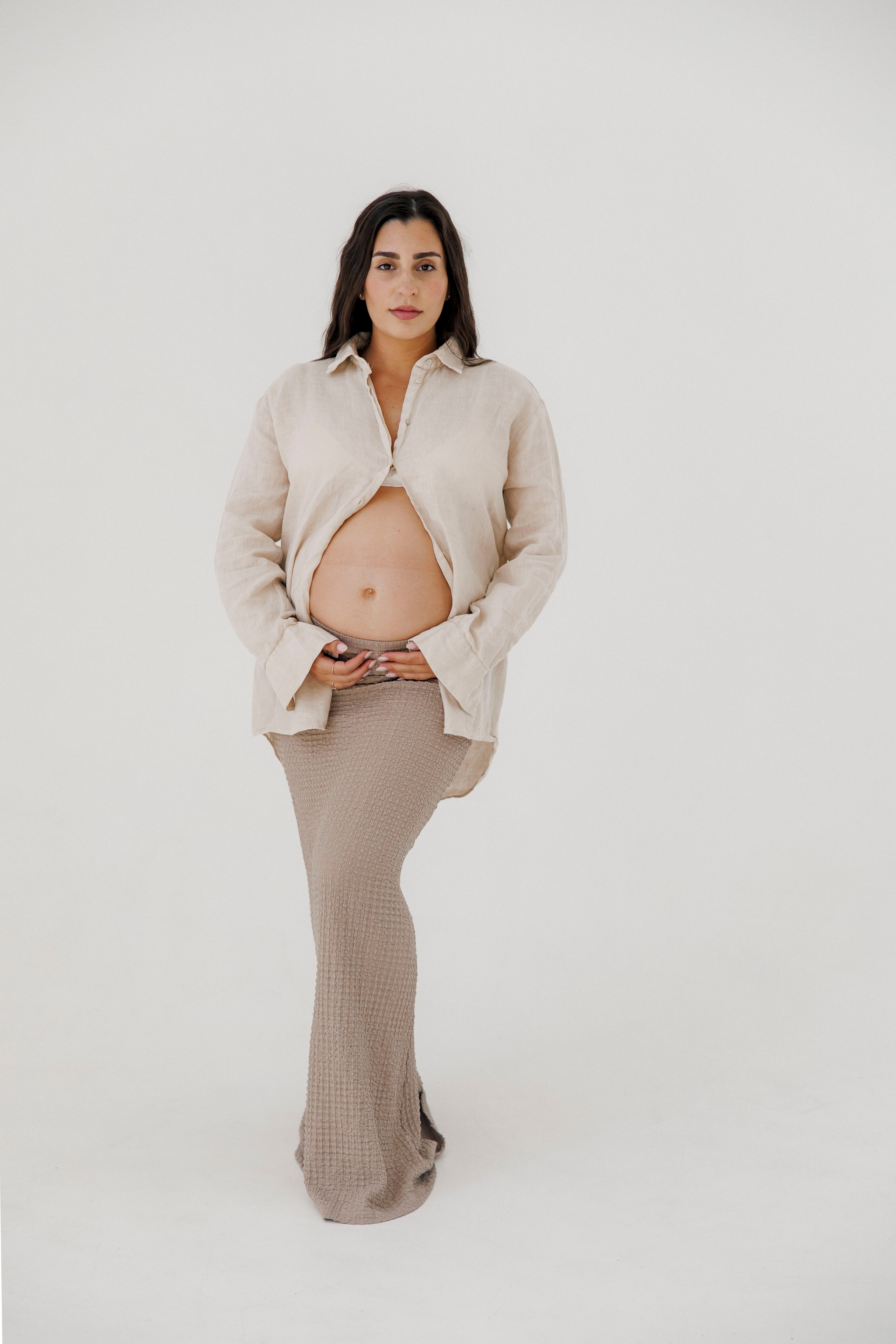 Pregnancy photoshoot inside the Grey Studio. Главная