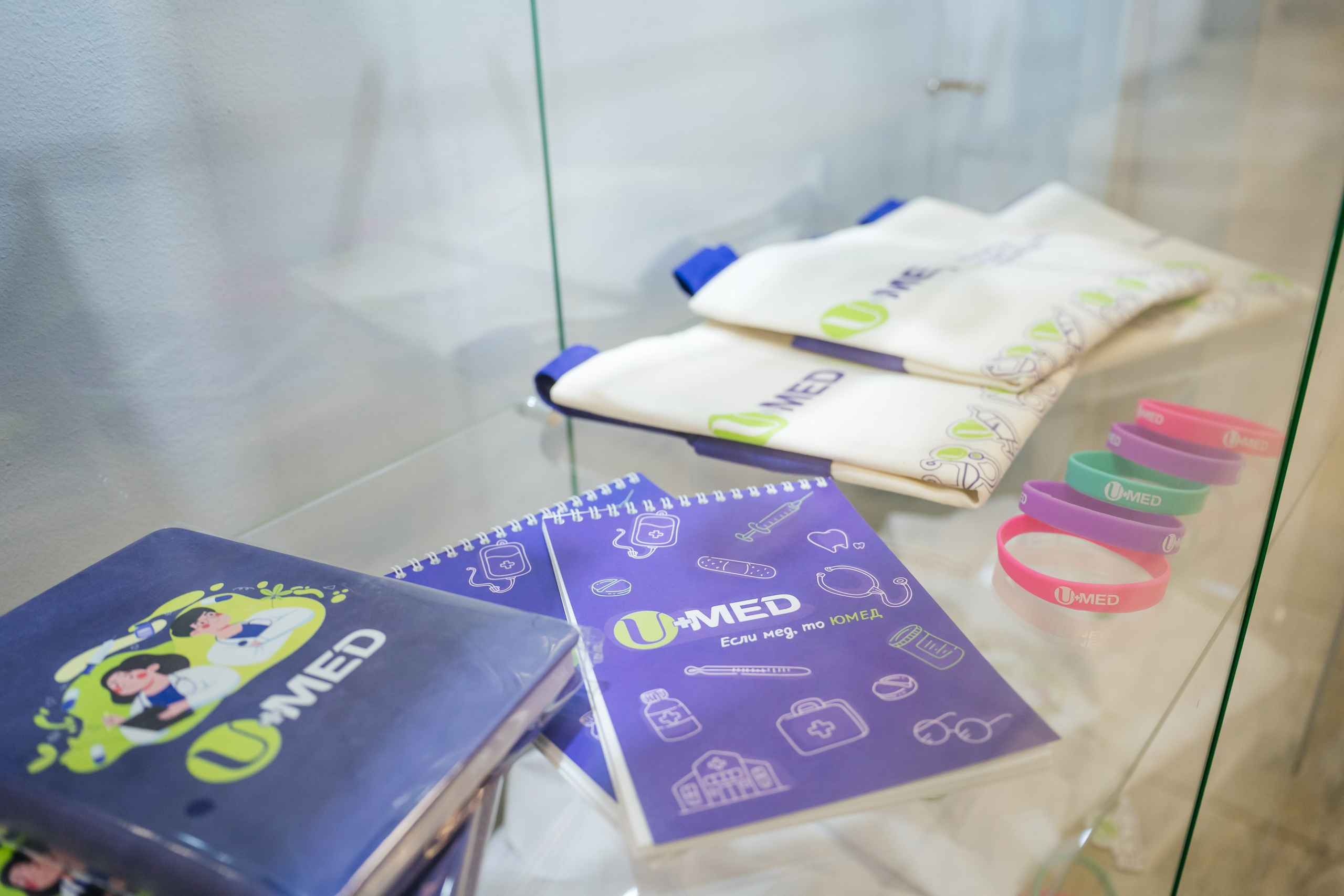 Съемка для Уральского медицинского колледжа ЮМЕД. Видеограф и Фотограф в Челябинске Ксения и Владимир Рюмины